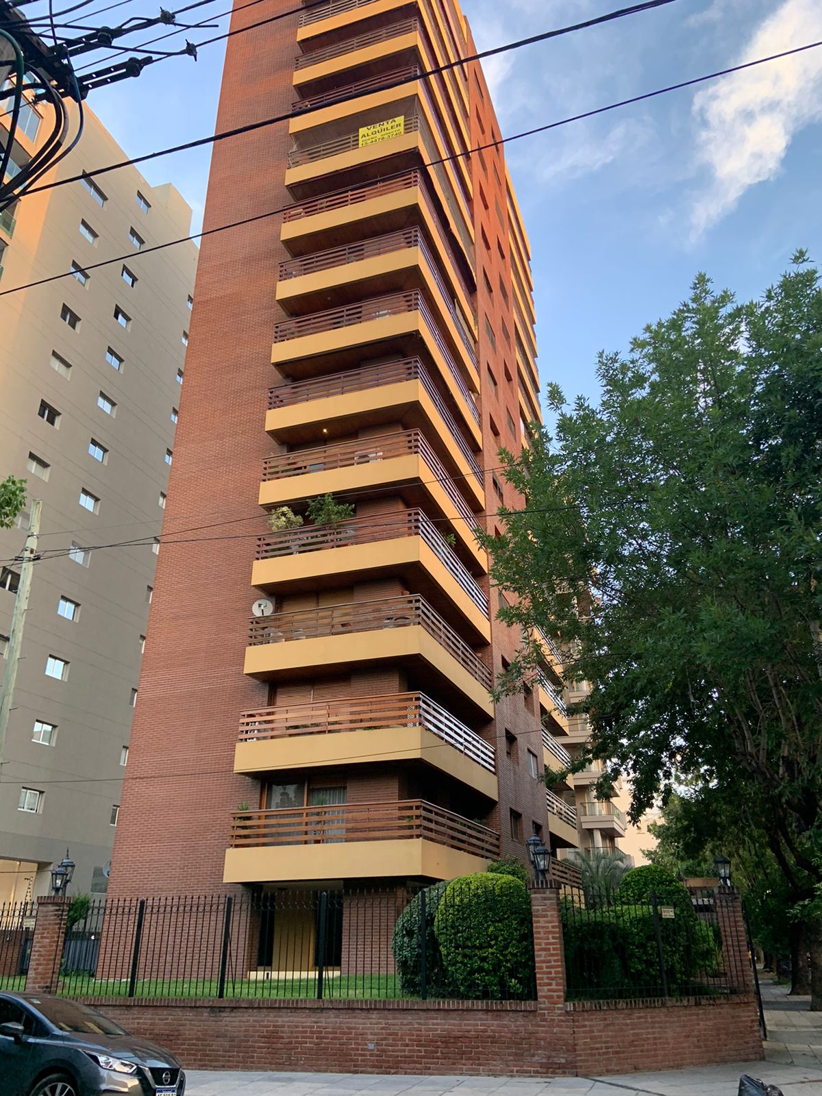 aparopropiedades - Departamento de 4 ambientes con cochera en Quilmes centro