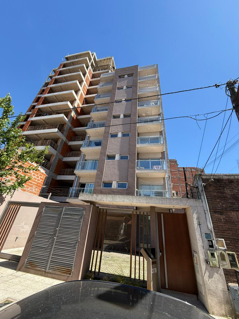 aparopropiedades - Departamento de 2 ambientes con cochera 