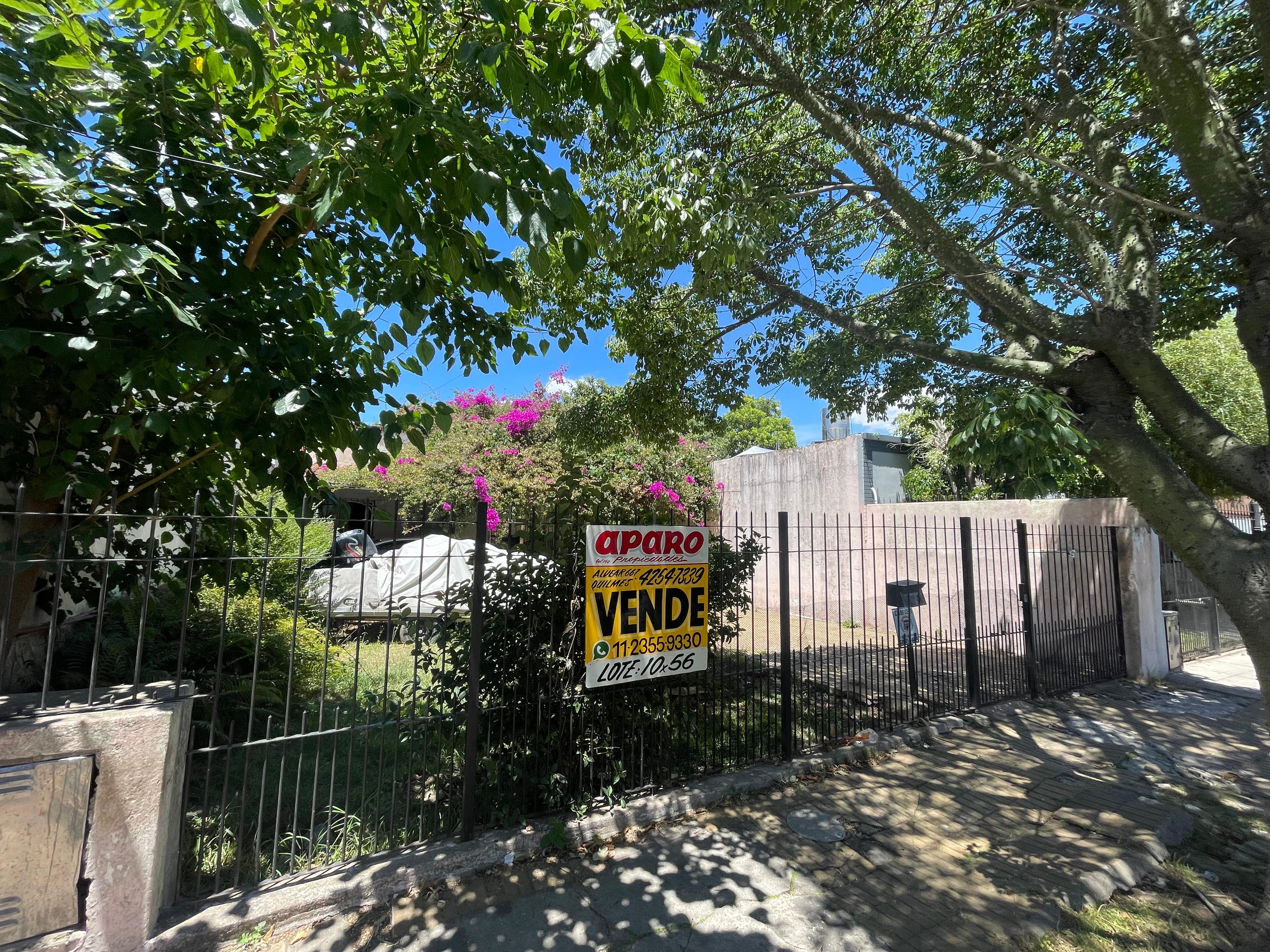 venta - Casa con fondo en Quilmes Este a la venta