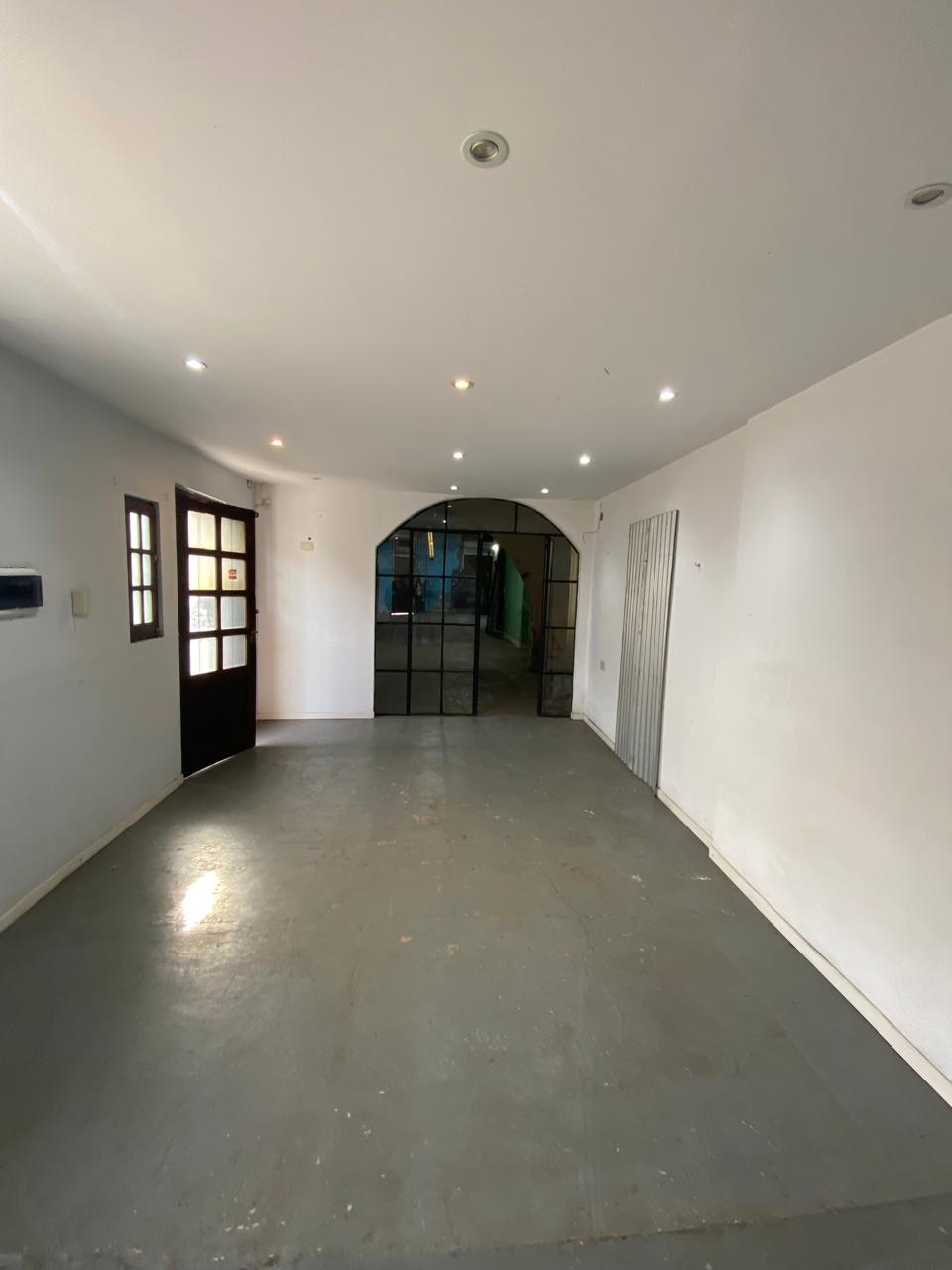 aparopropiedades - Local Comercial en esquina en Quilmes 