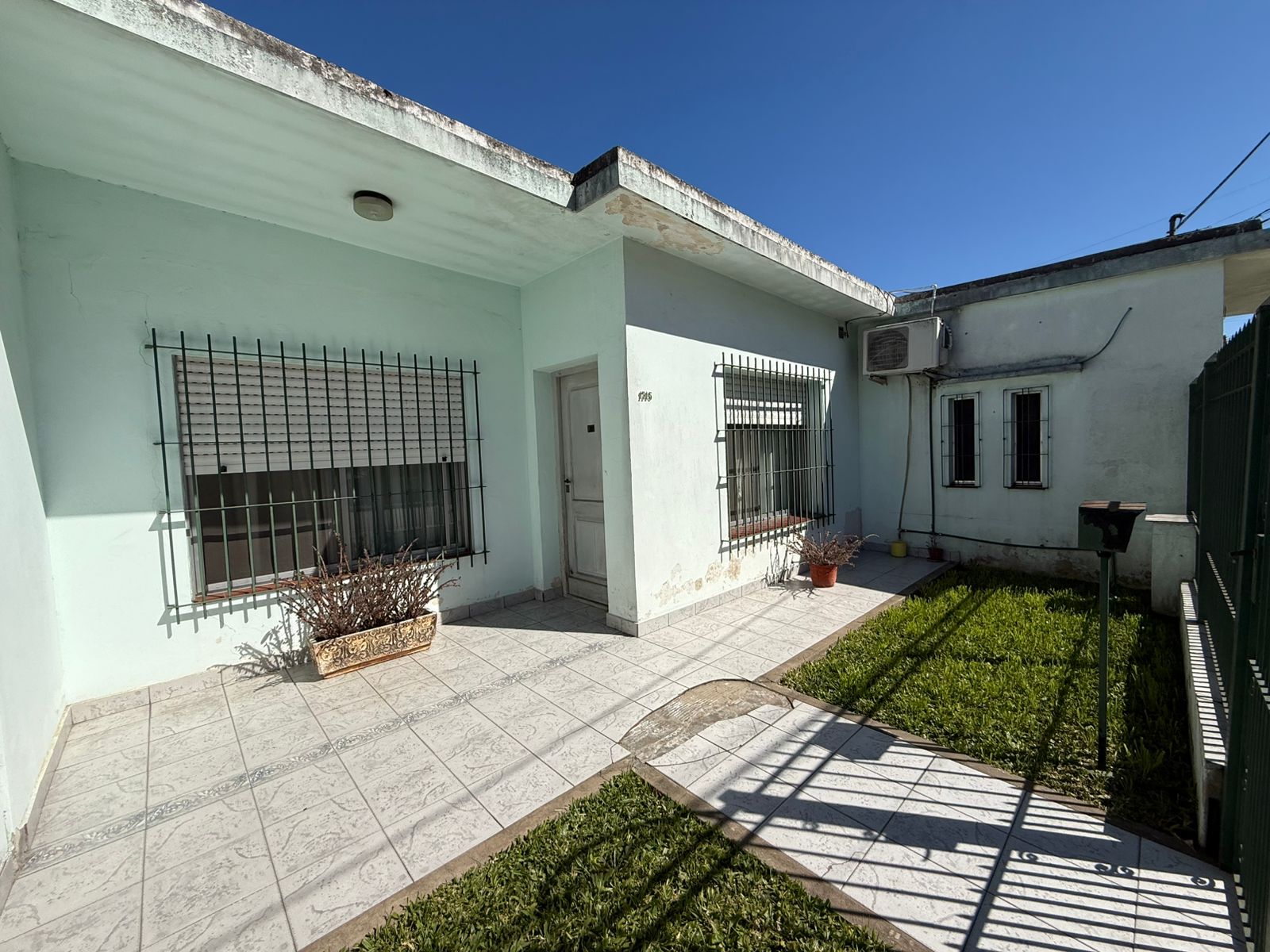 aparopropiedades - Casa a la venta en Quilmes Este