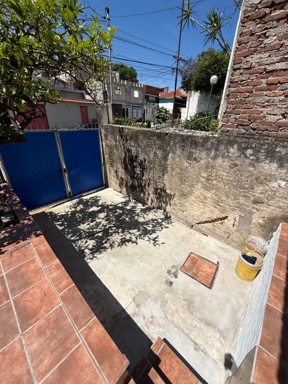 aparopropiedades - Casa con patio en Quilmes 