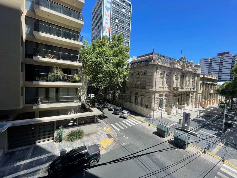 aparopropiedades - Departamento de 3 ambientes con cochera (OPORTUNIDAD)