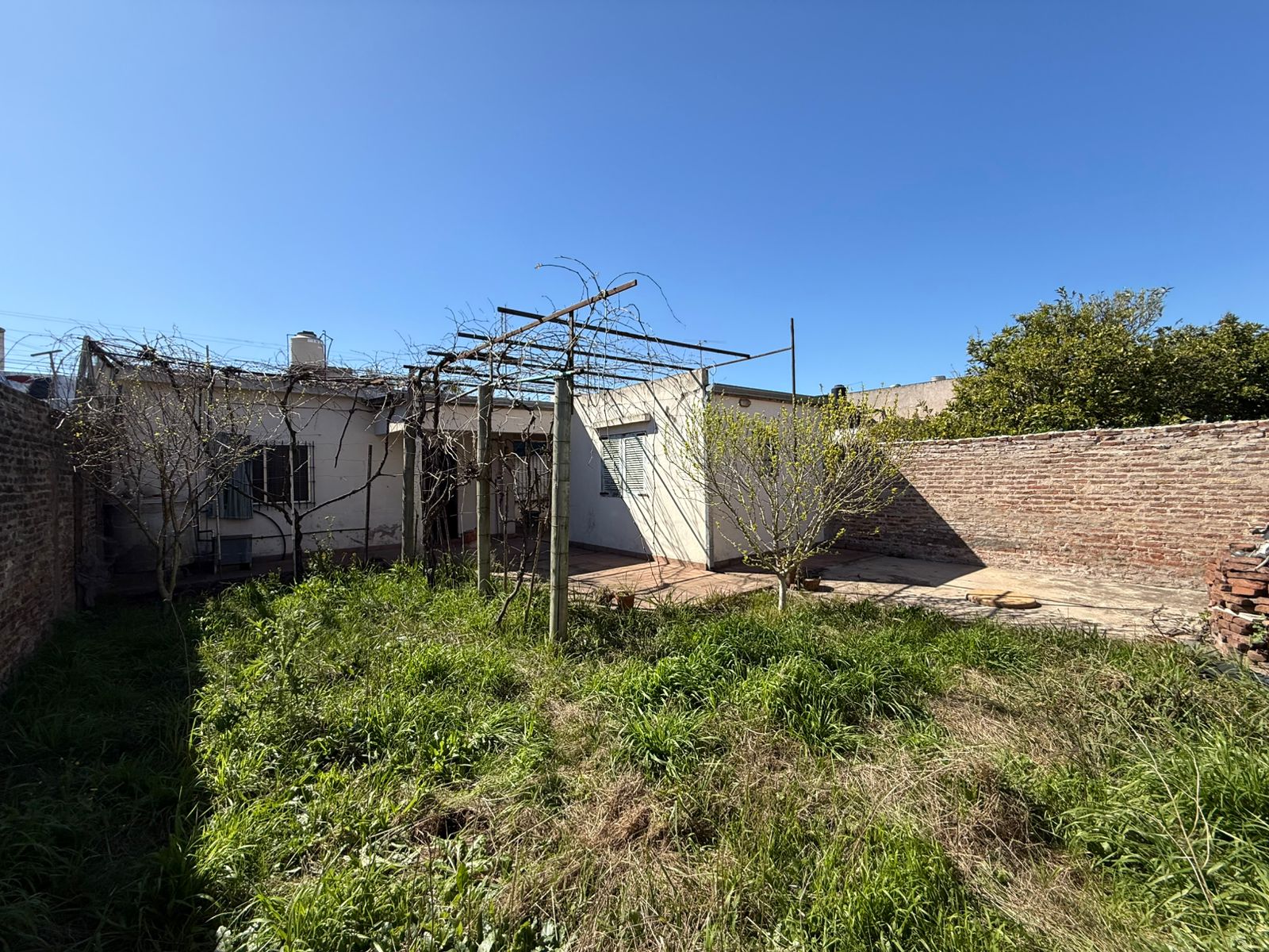 aparopropiedades - Casa a la venta en Quilmes Este