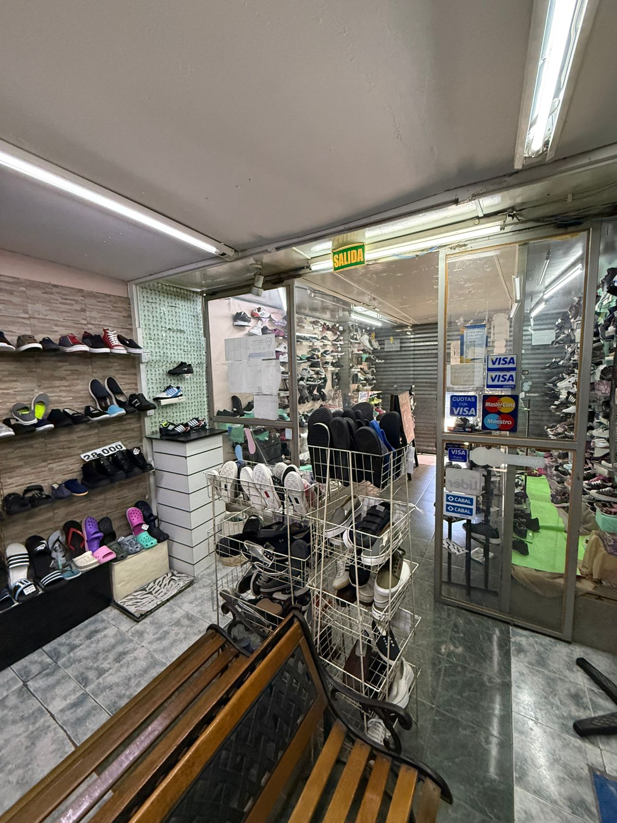 aparopropiedades - Local comercial sobre Rivadavia