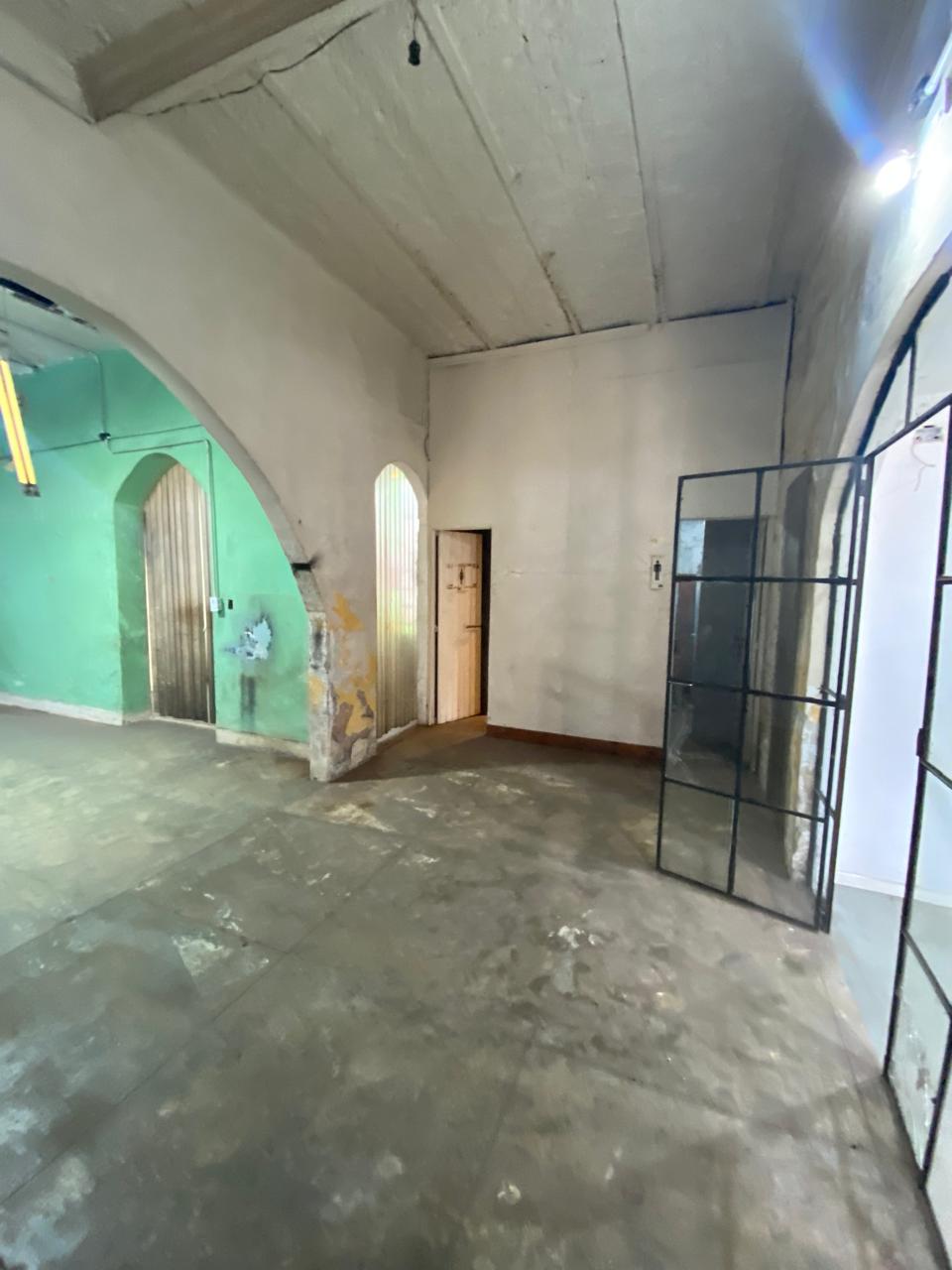 aparopropiedades - Local Comercial en esquina en Quilmes 
