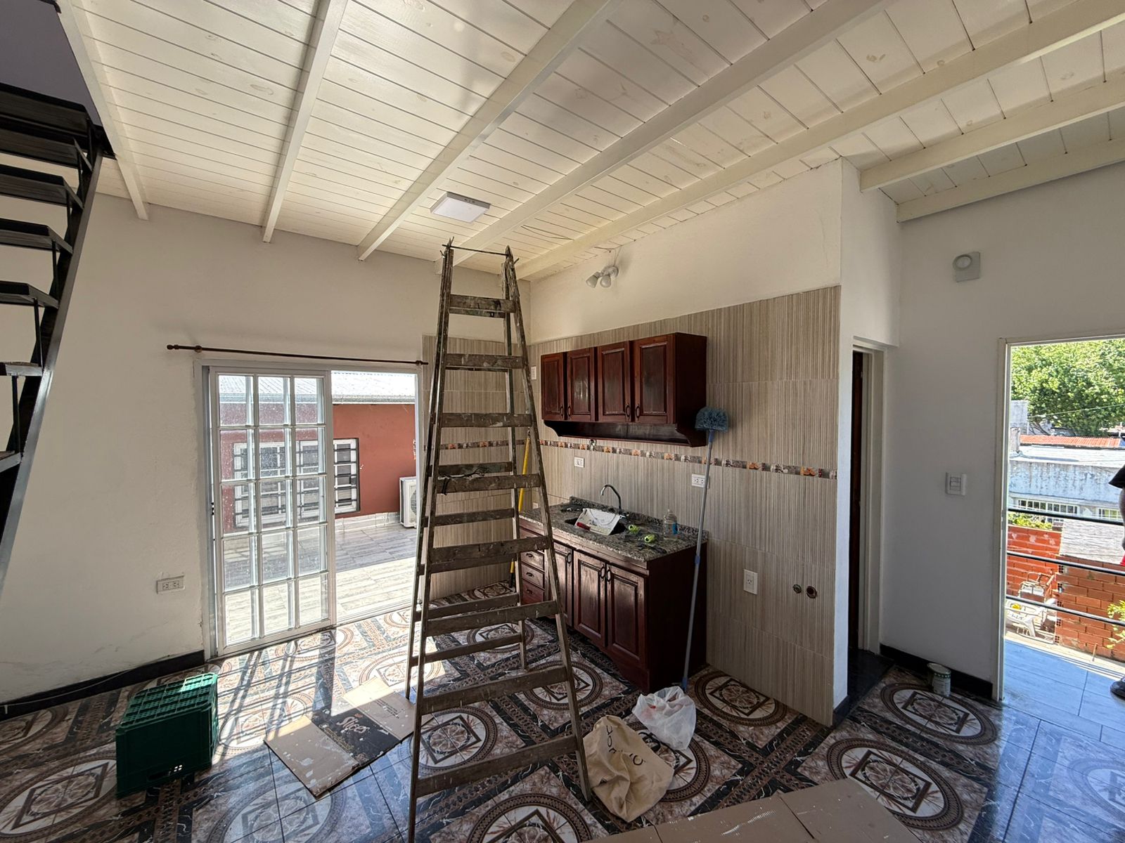 aparopropiedades - Departamento de 2 ambientes tipo Loft con patio en Quilmes Este 