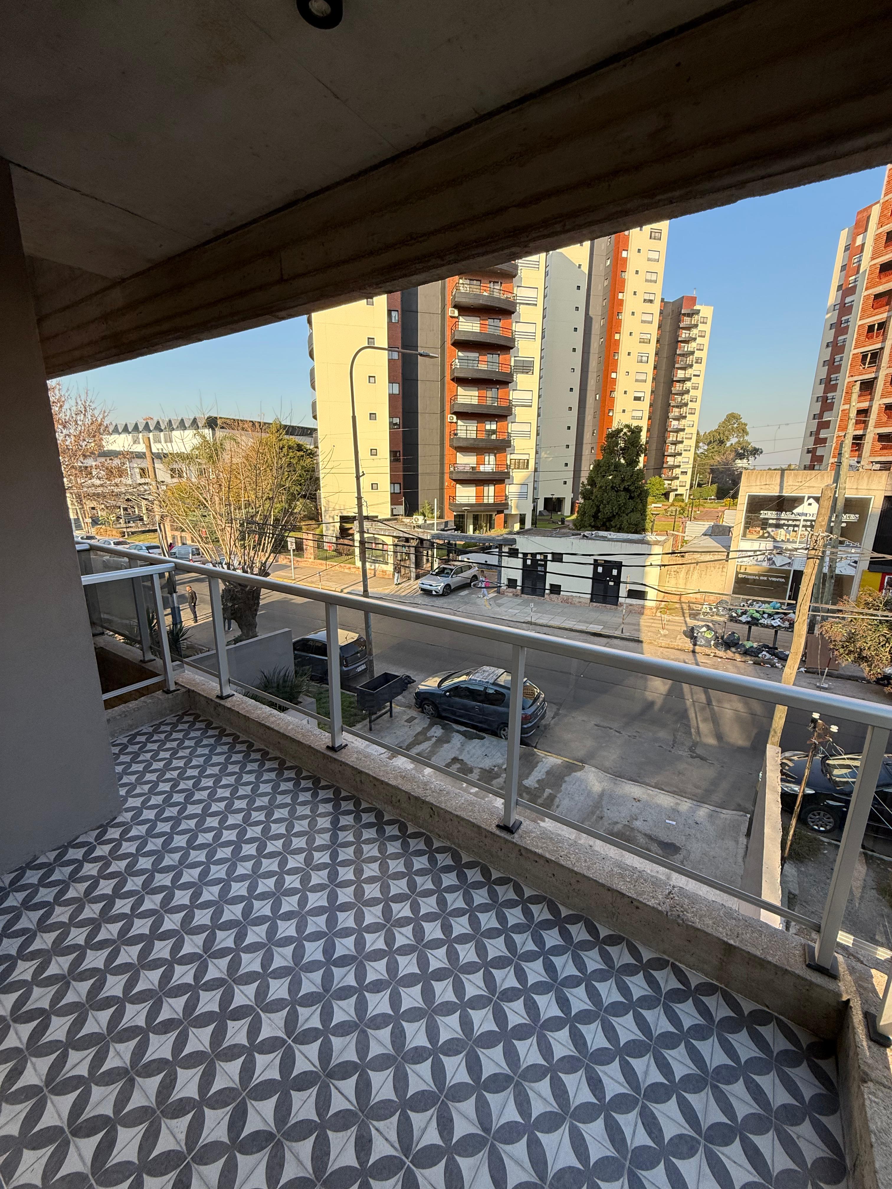 aparopropiedades - Semipiso de 2 ambientes con cochera en Quilmes 