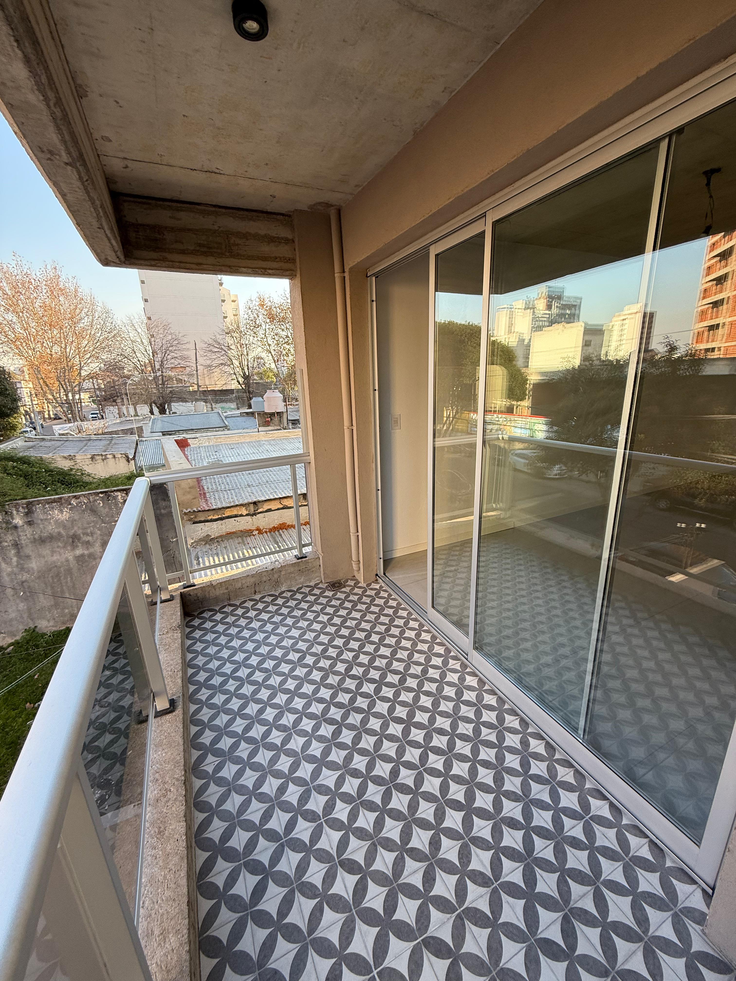 aparopropiedades - Semipiso de 2 ambientes con cochera en Quilmes 