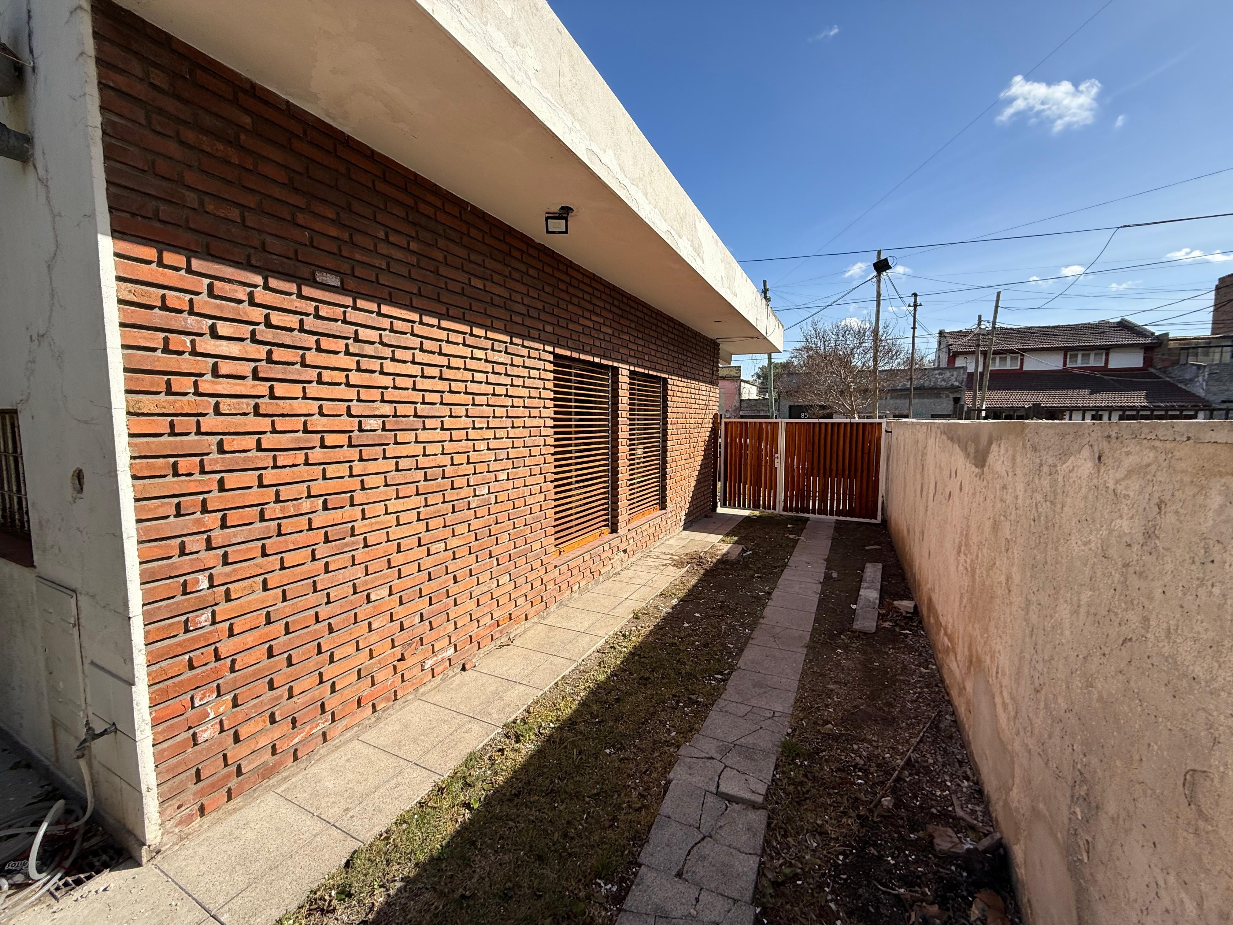 aparopropiedades - Casa para uso Profesional Exclusivo