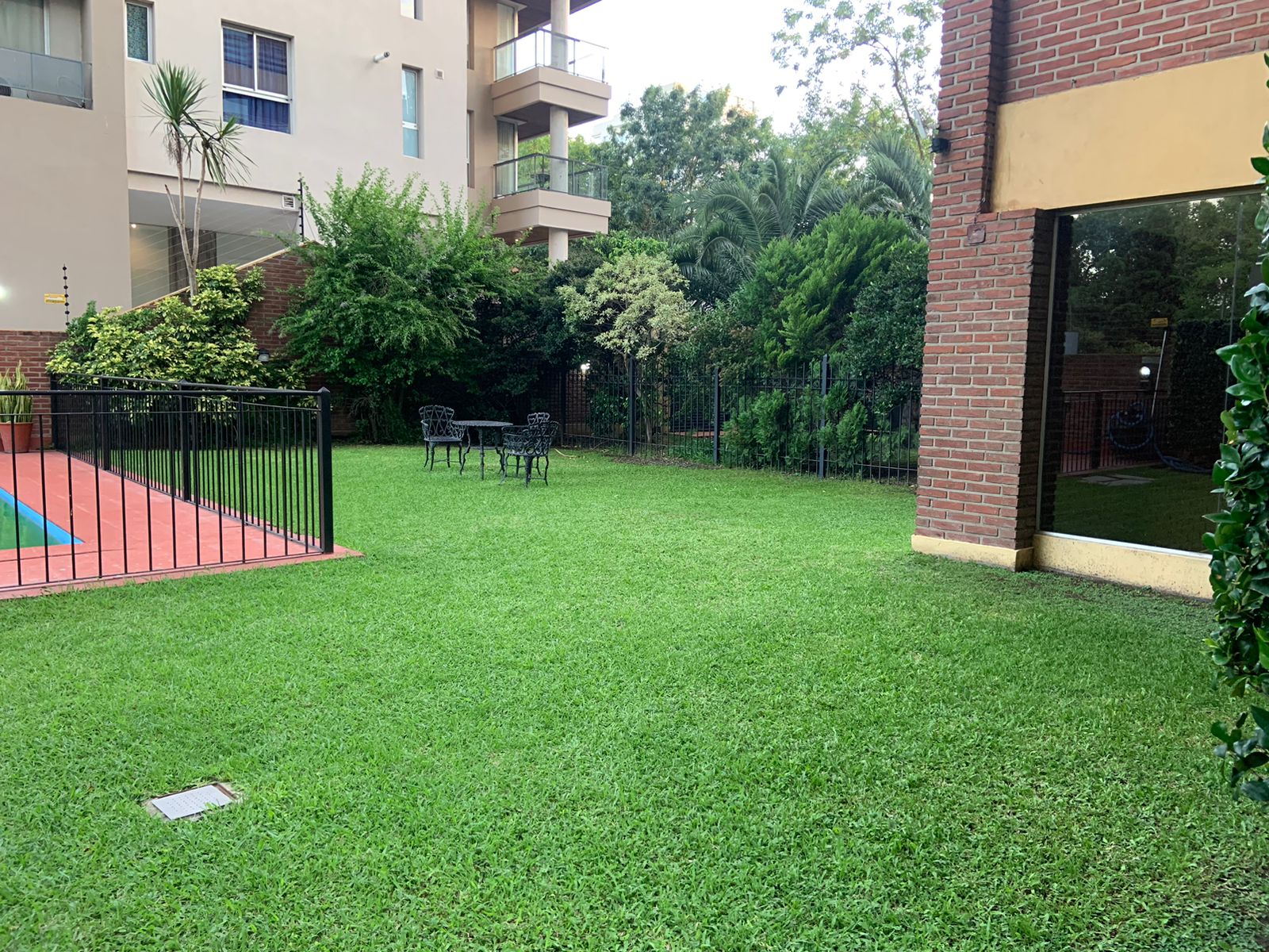 aparopropiedades - Departamento de 4 ambientes con cochera en Quilmes centro