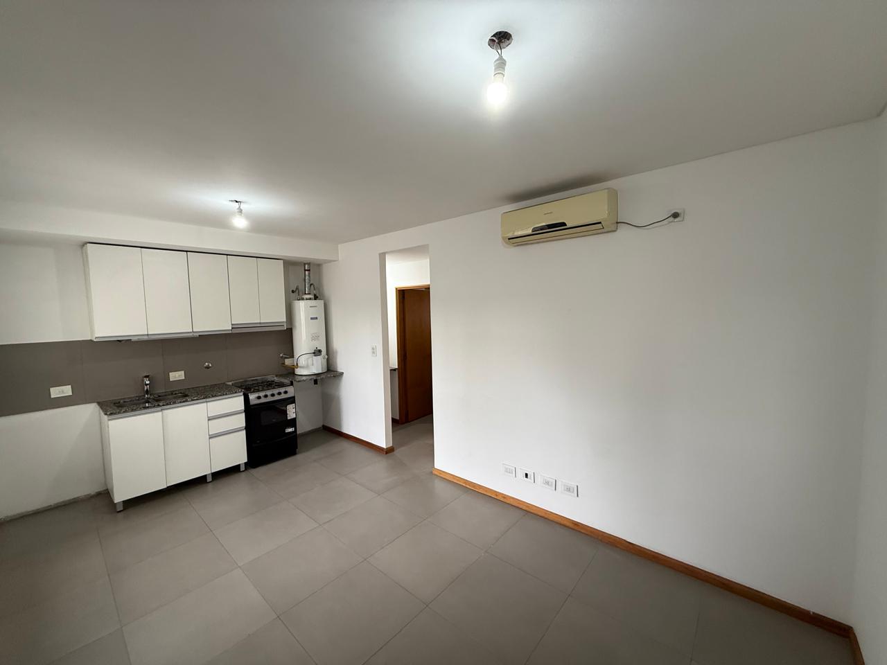 aparopropiedades - Departamento de 2 ambientes en Bernal centro con cochera