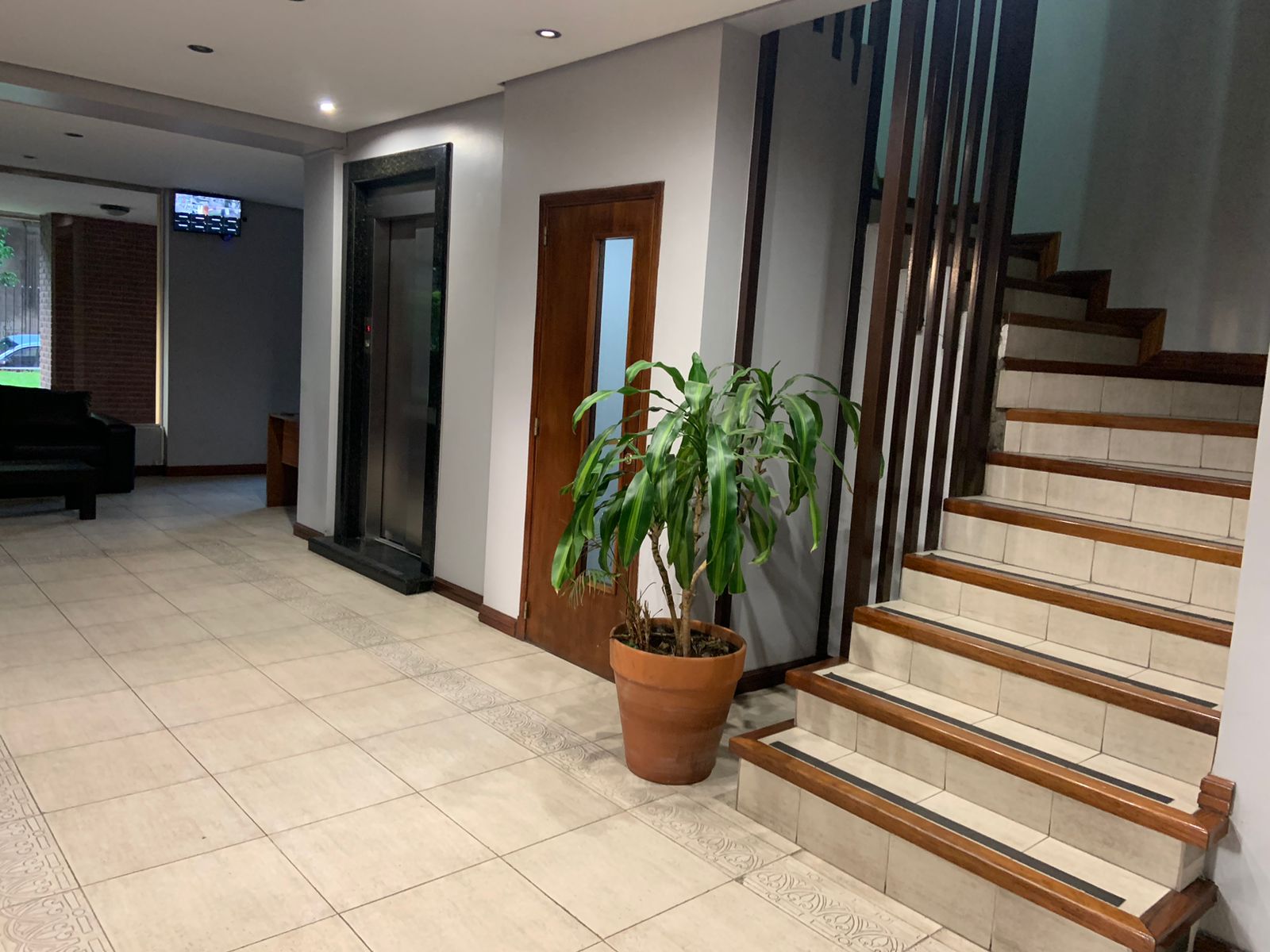 aparopropiedades - Departamento de 4 ambientes con cochera en Quilmes centro