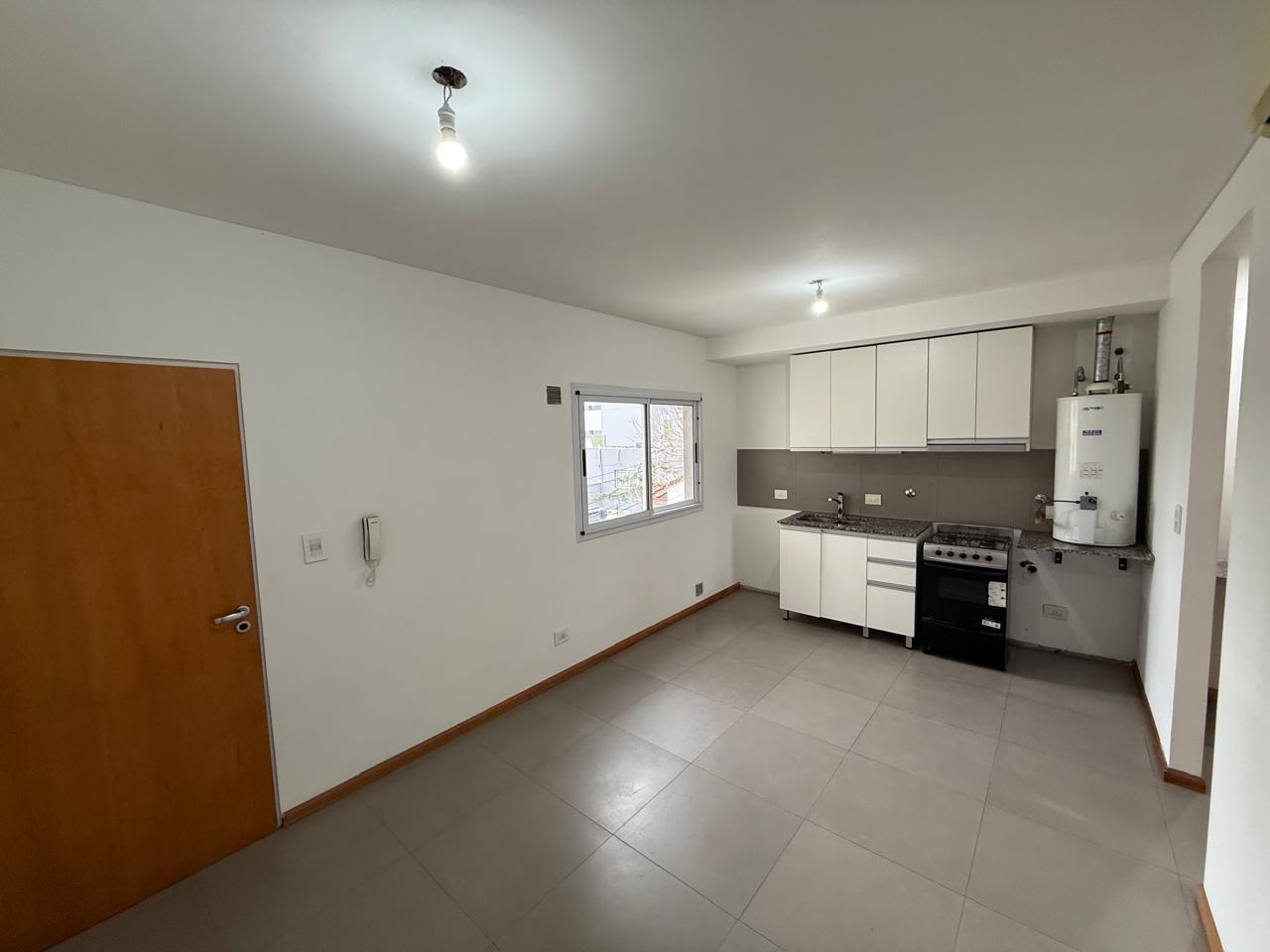 aparopropiedades - Departamento de 2 ambientes en Bernal centro con cochera