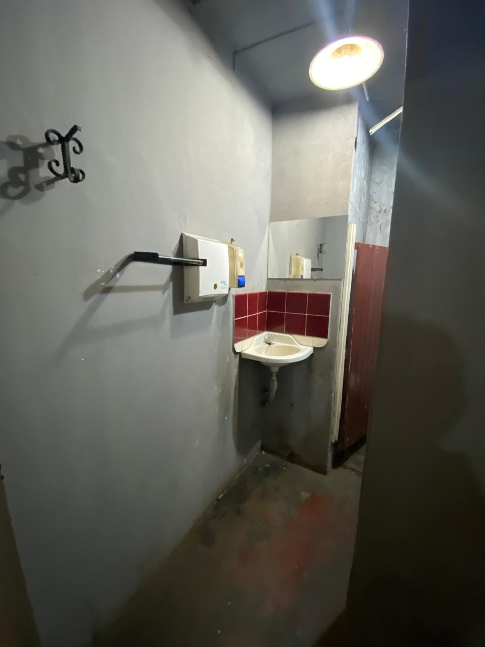 aparopropiedades - Local Comercial en esquina en Quilmes 