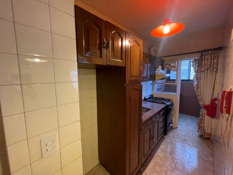 aparopropiedades - Departamento de 3 ambientes con cochera (OPORTUNIDAD)