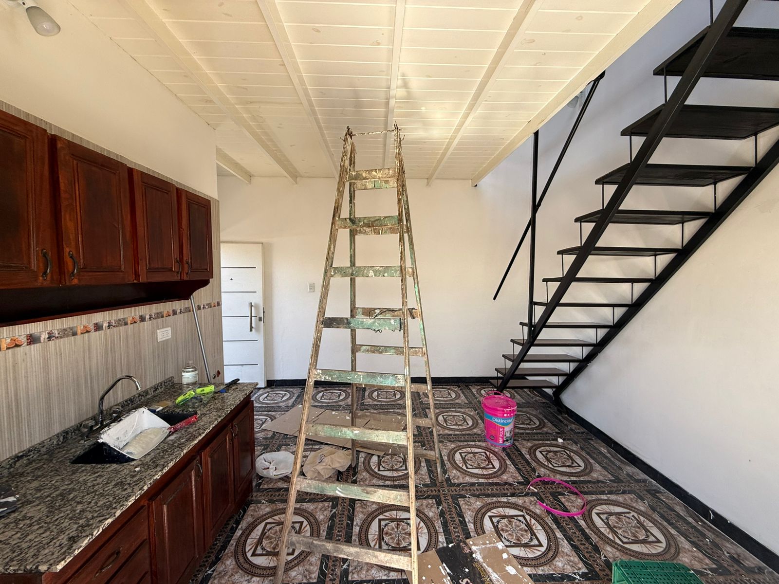 aparopropiedades - Departamento de 2 ambientes tipo Loft con patio en Quilmes Este 