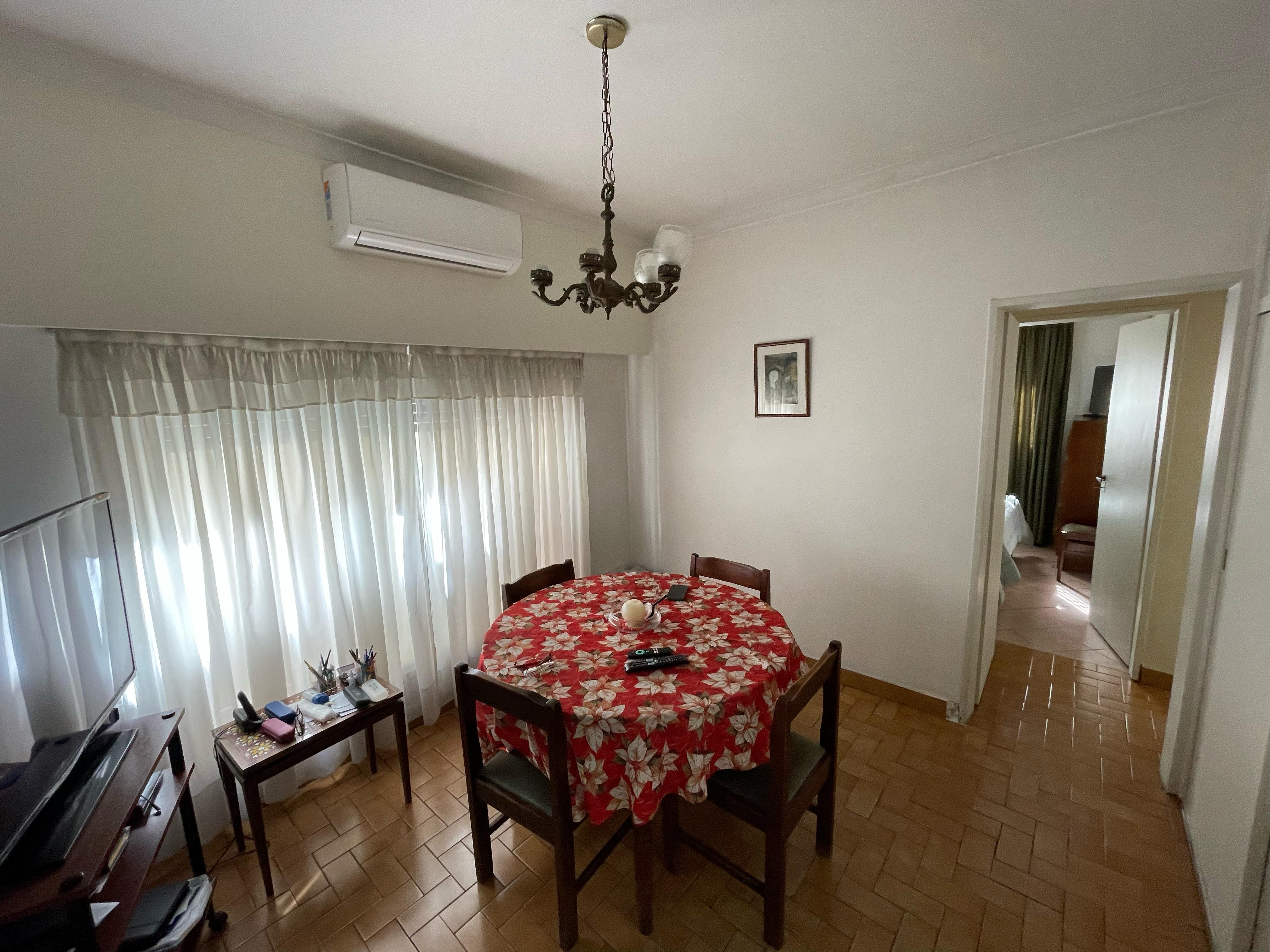 aparopropiedades - Chalet en Quilmes Oeste a la Venta