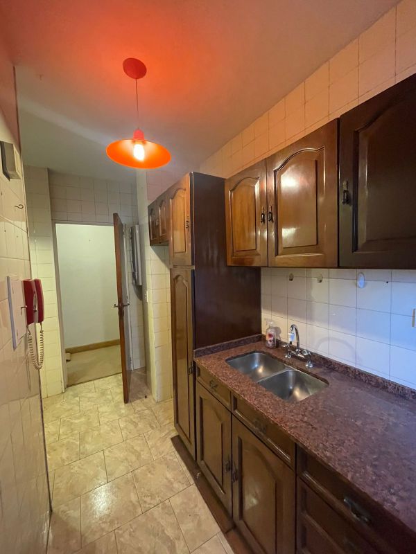 aparopropiedades - Departamento de 3 ambientes con cochera (OPORTUNIDAD)