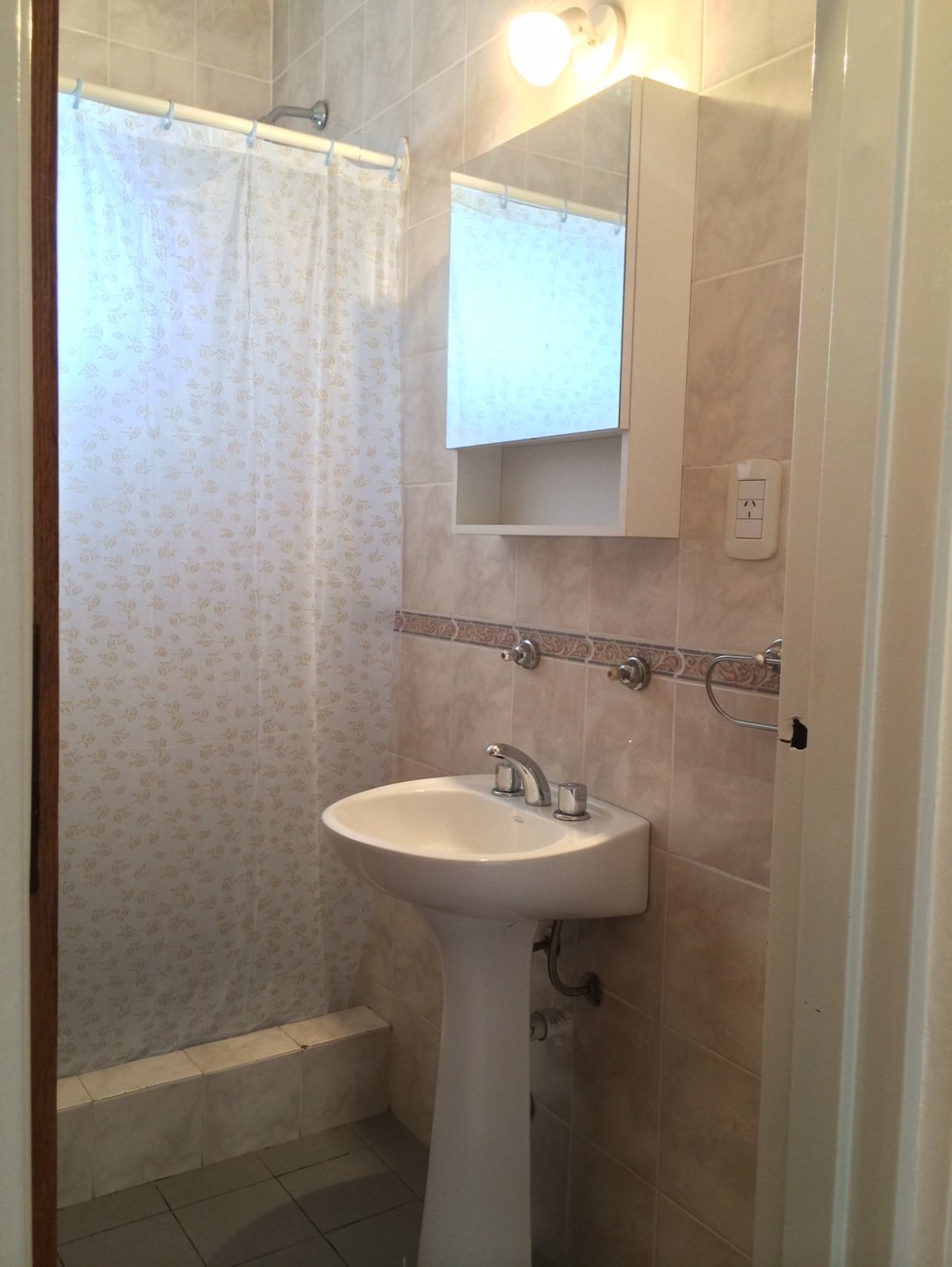 aparopropiedades - Departamento en planta alta a la venta