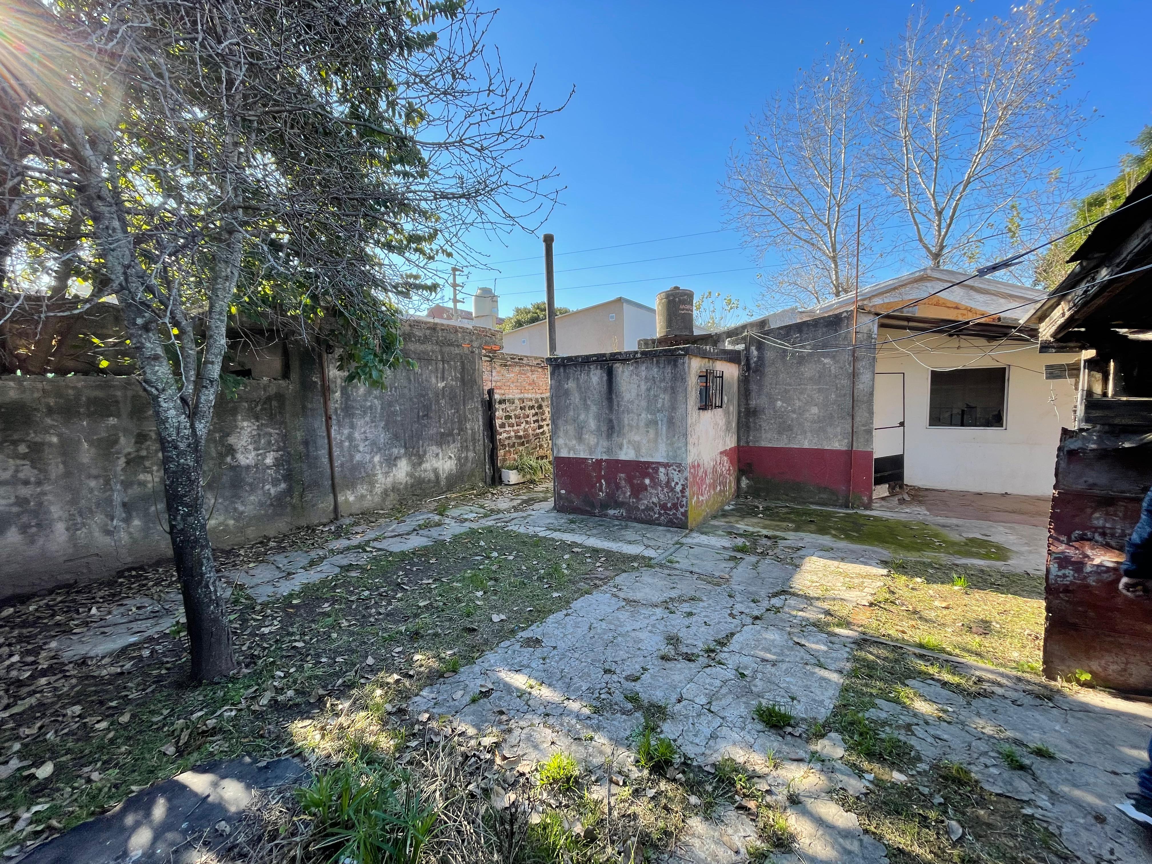 aparopropiedades - Casa a reciclar en Quilmes Este 