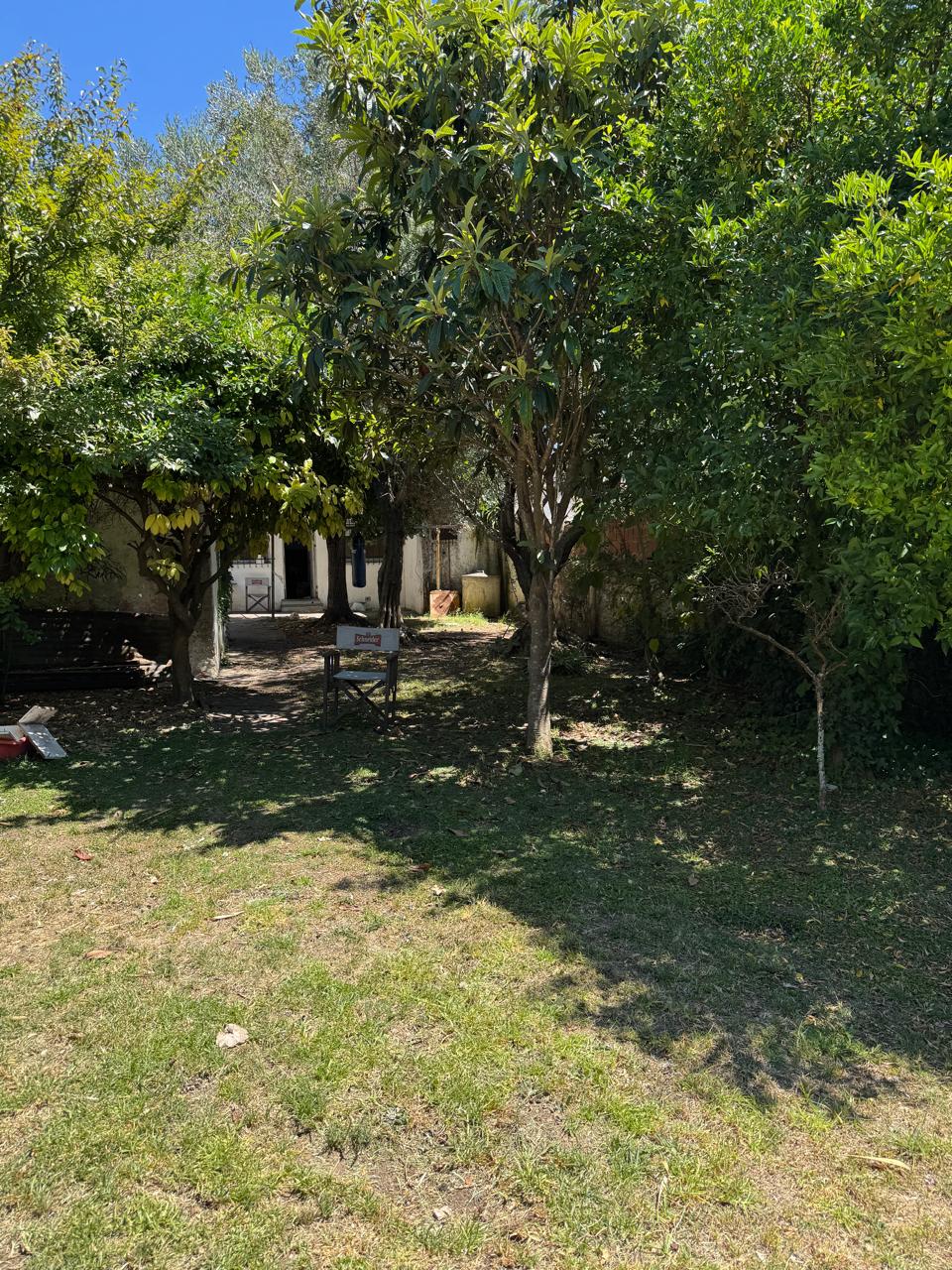 aparopropiedades - Casa con fondo en Quilmes Este a la venta