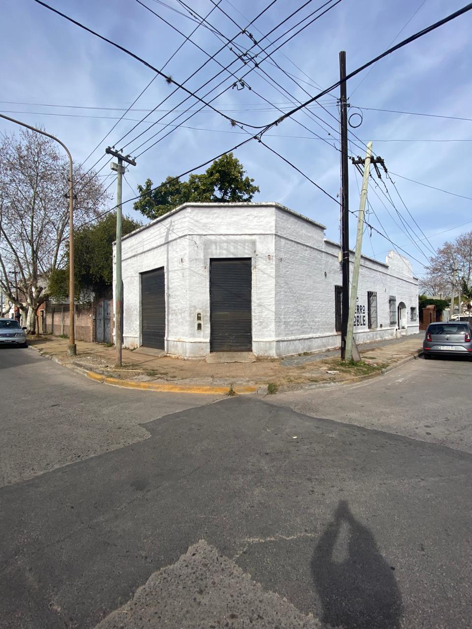 aparopropiedades - Local Comercial en esquina en Quilmes 
