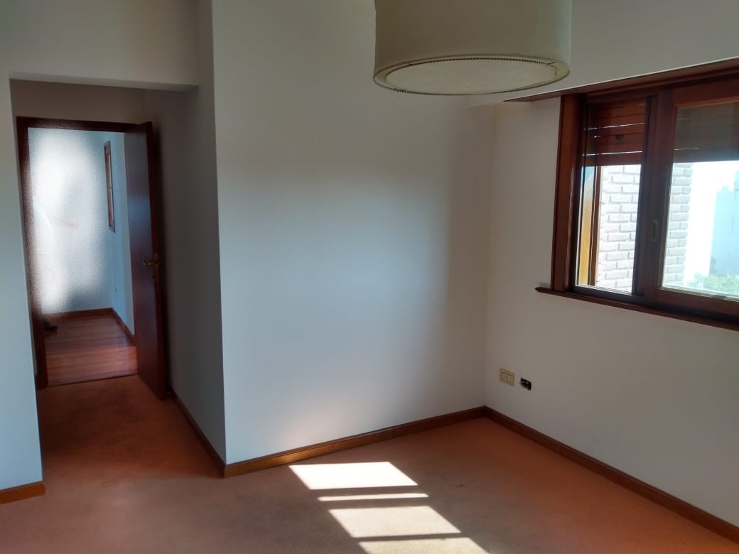 aparopropiedades - Departamento de 4 ambientes con cochera en Quilmes centro