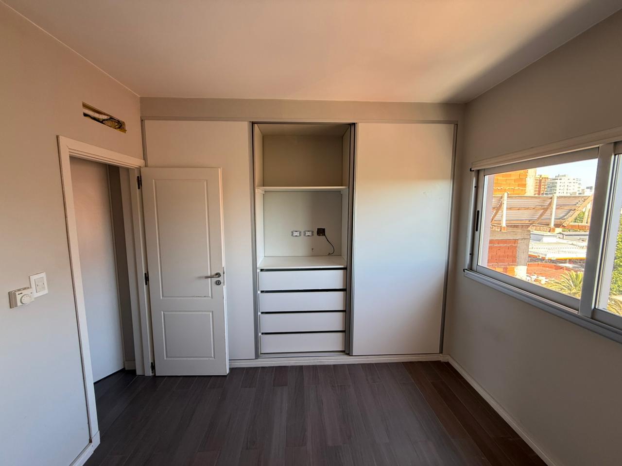 aparopropiedades - Departamento de 2 ambientes con cochera 