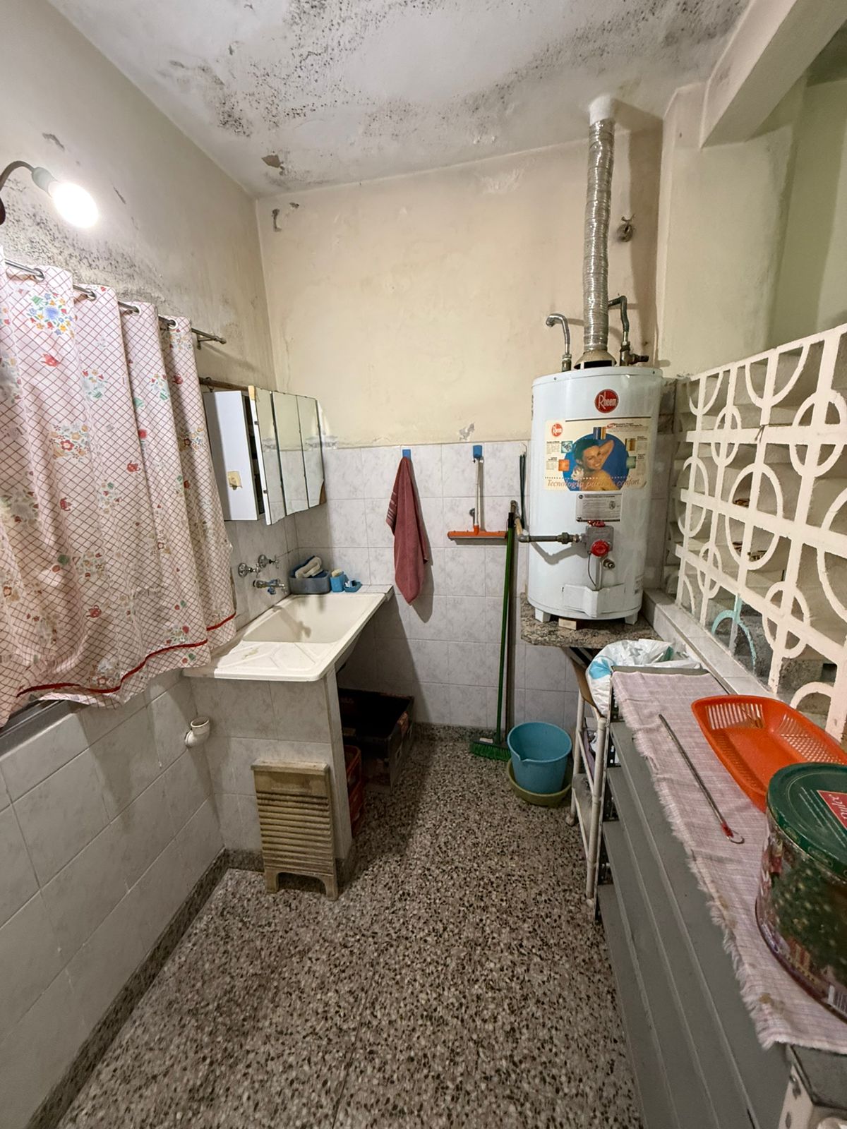 aparopropiedades - Casa a la venta en Quilmes Este