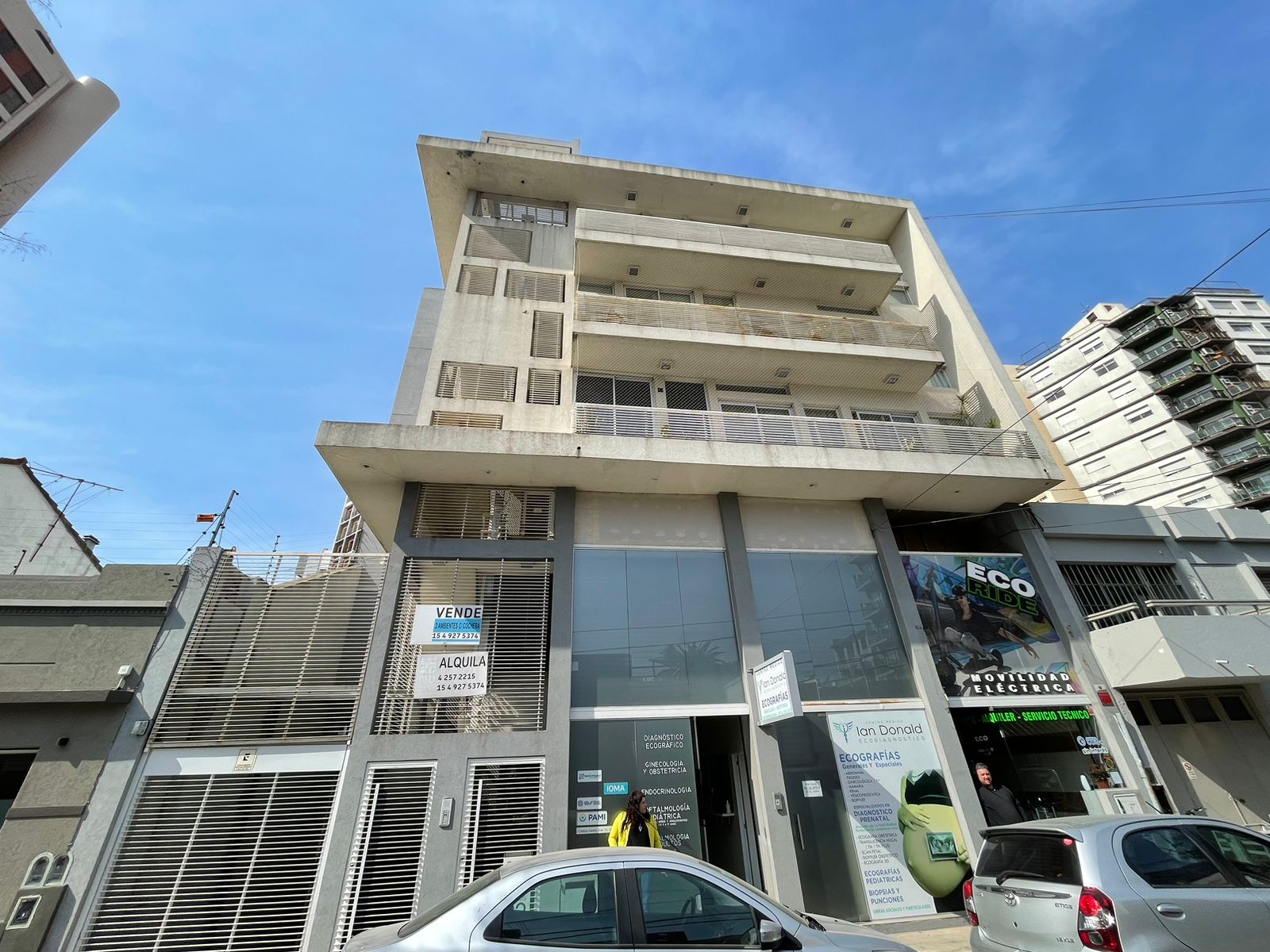 aparopropiedades - Departamento de 3 ambientes con cochera en Bernal Centro