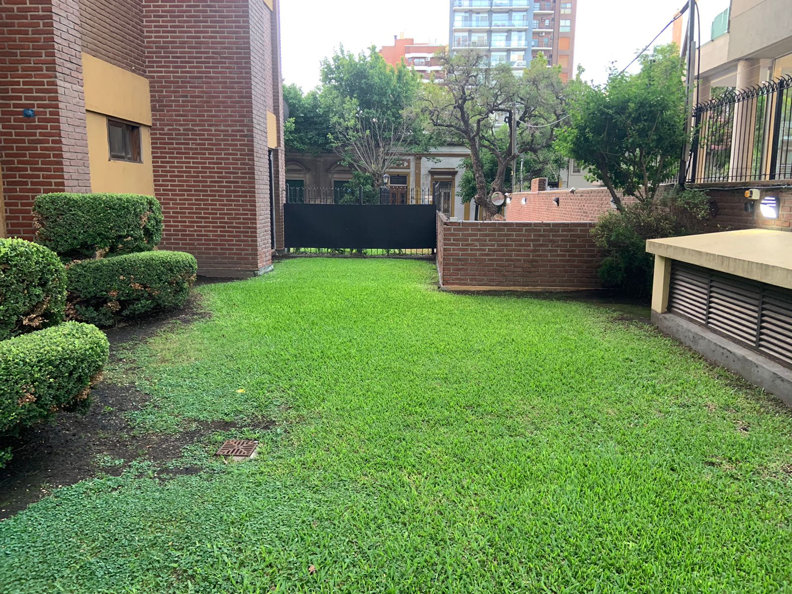 aparopropiedades - Departamento de 4 ambientes con cochera en Quilmes centro