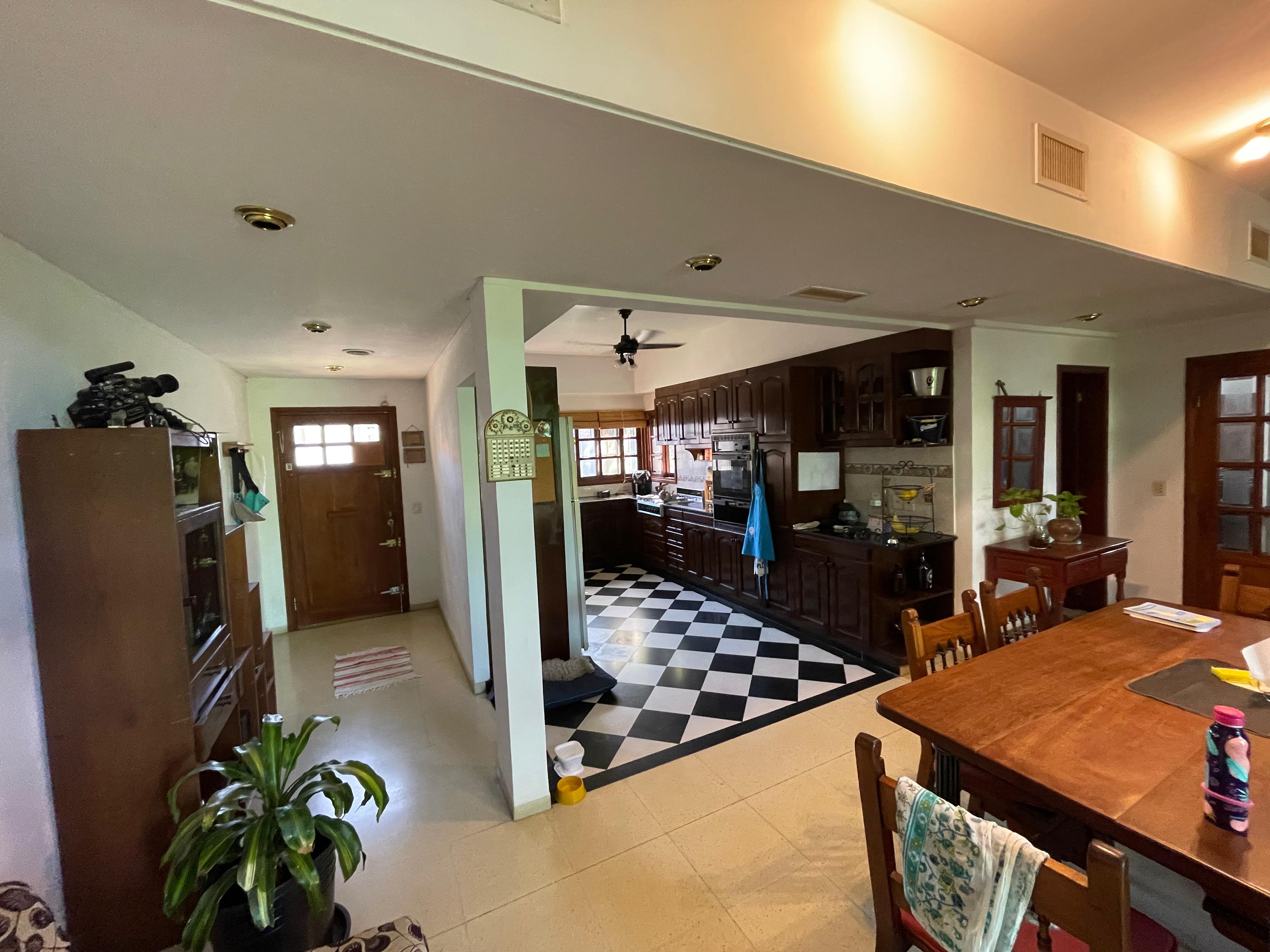 aparopropiedades - Chalet a la venta en Quilmes