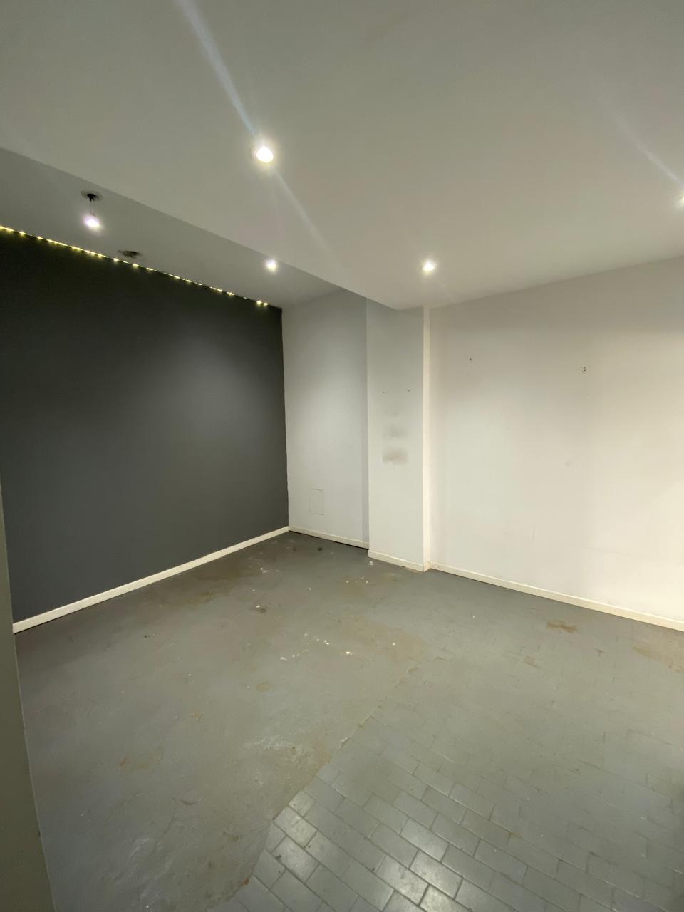 aparopropiedades - Local Comercial en esquina en Quilmes 