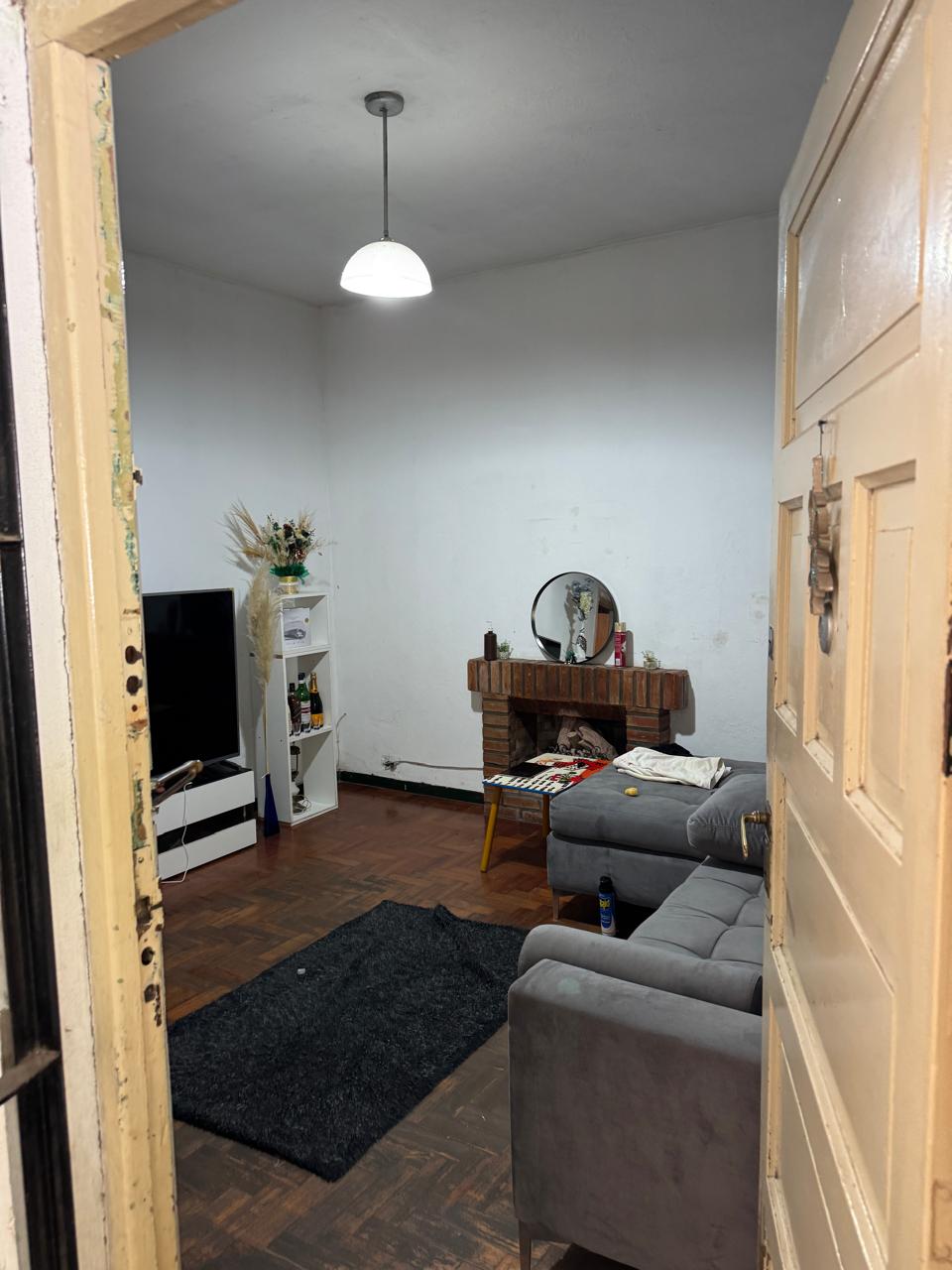 aparopropiedades - Casa con fondo en Quilmes Este a la venta