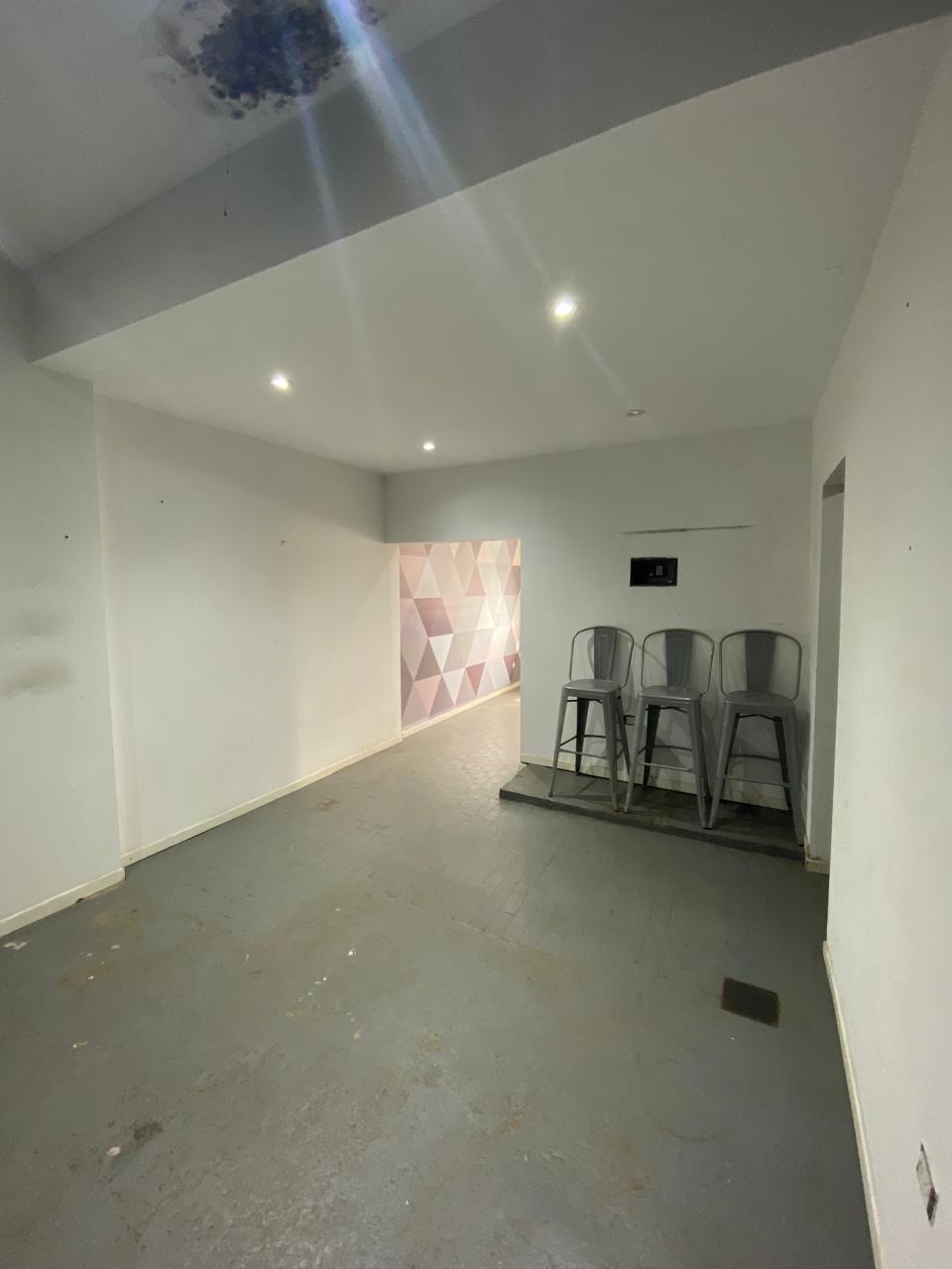 aparopropiedades - Local Comercial en esquina en Quilmes 