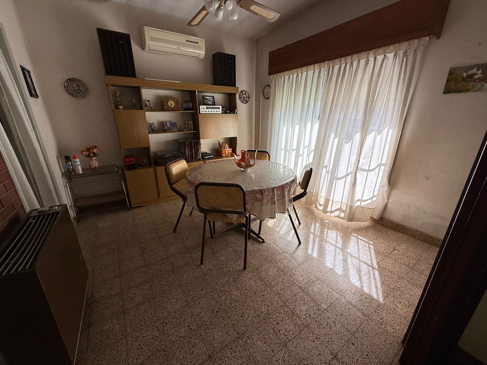 aparopropiedades - Casa a la venta en Quilmes Este