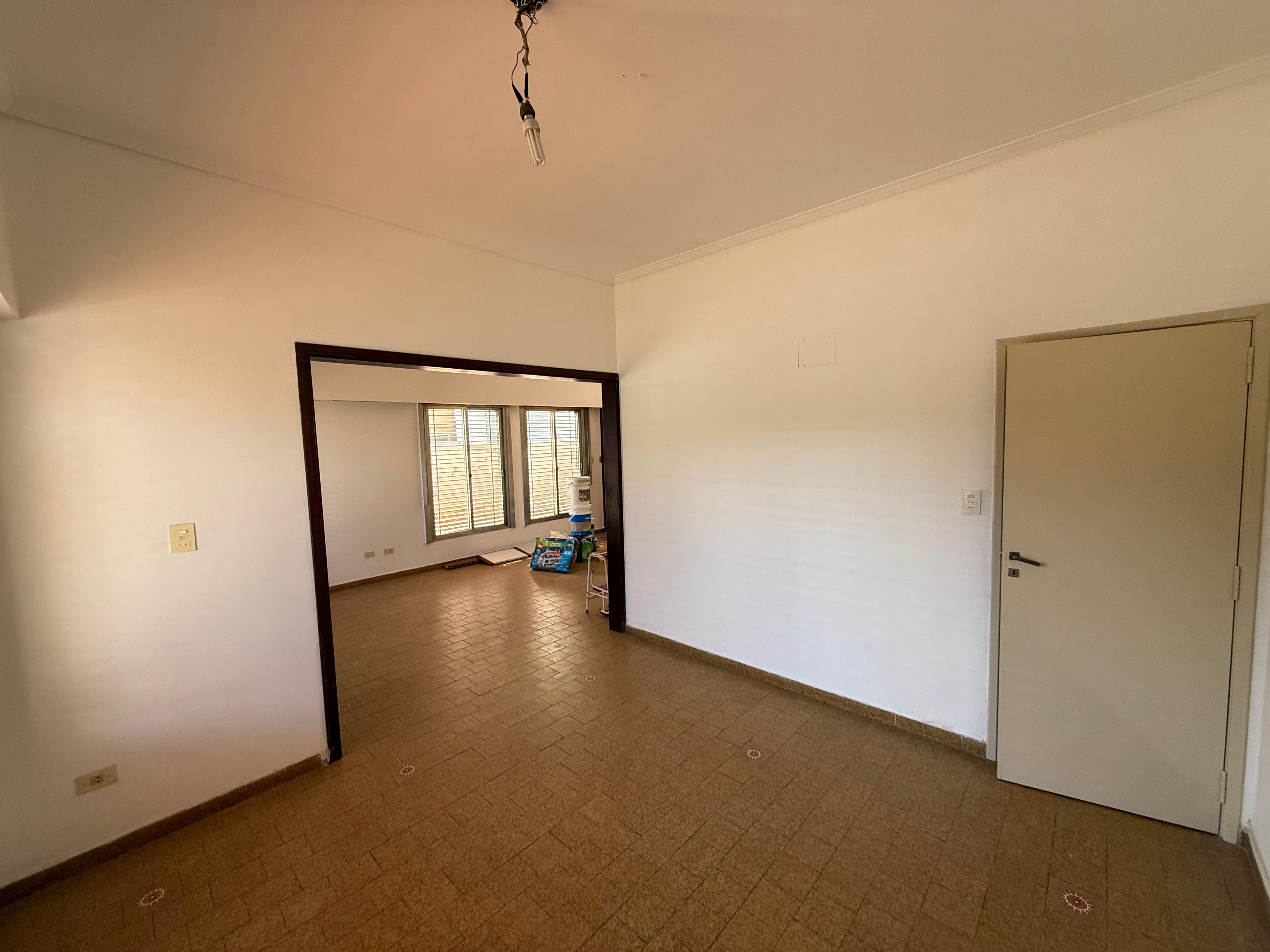 aparopropiedades - Casa para uso Profesional Exclusivo