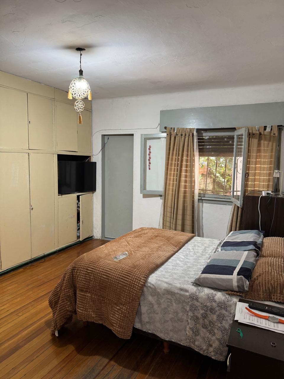 aparopropiedades - Casa con fondo en Quilmes Este a la venta