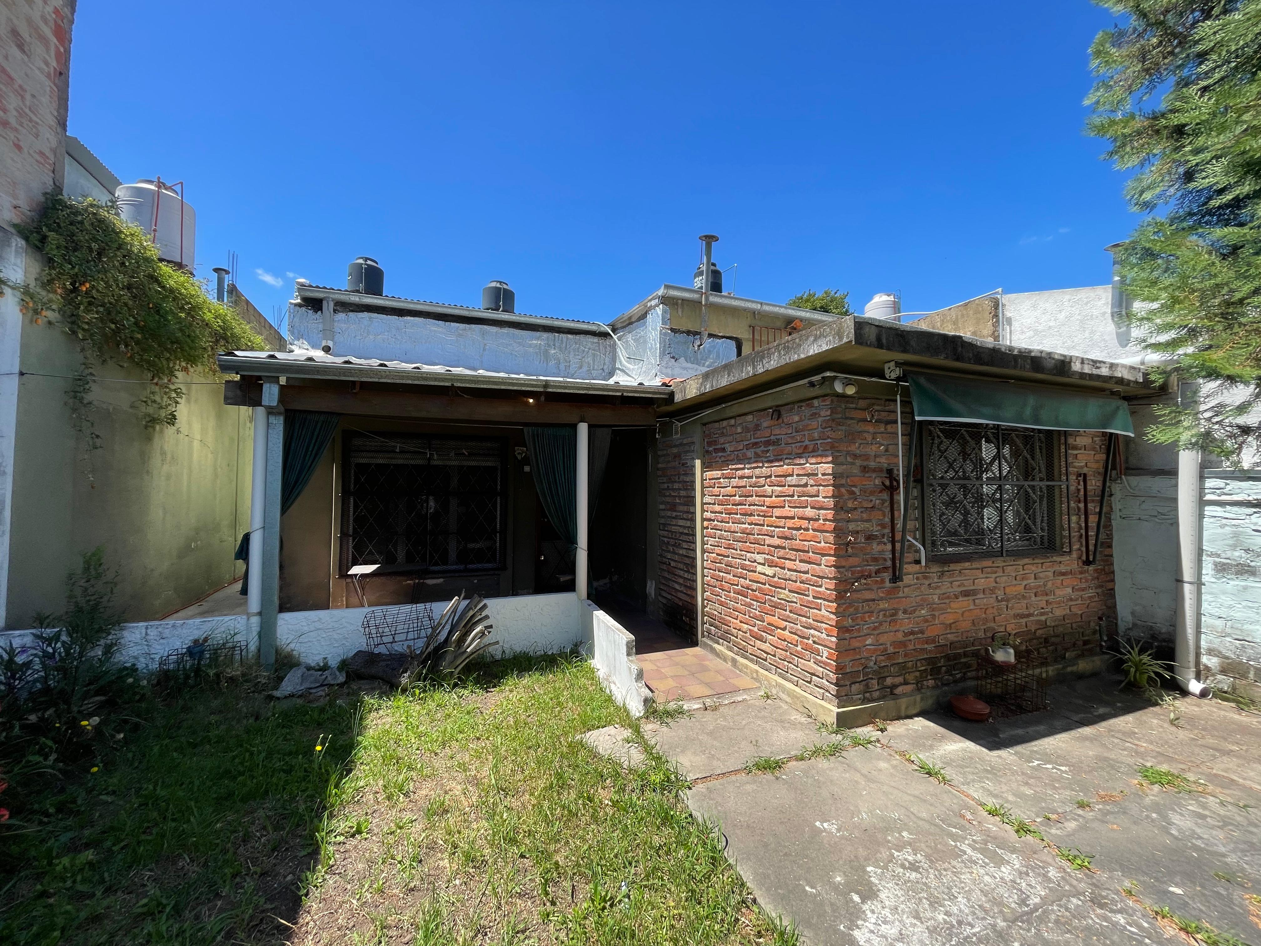 aparopropiedades - Casa en dos plantas a la venta