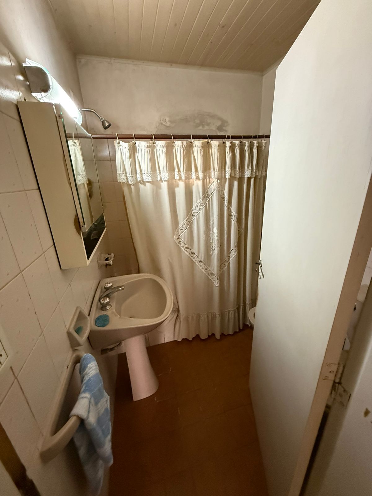 aparopropiedades - Casa a la venta en Quilmes Este