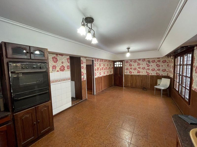 aparopropiedades - Chalet en dos Plantas a la venta