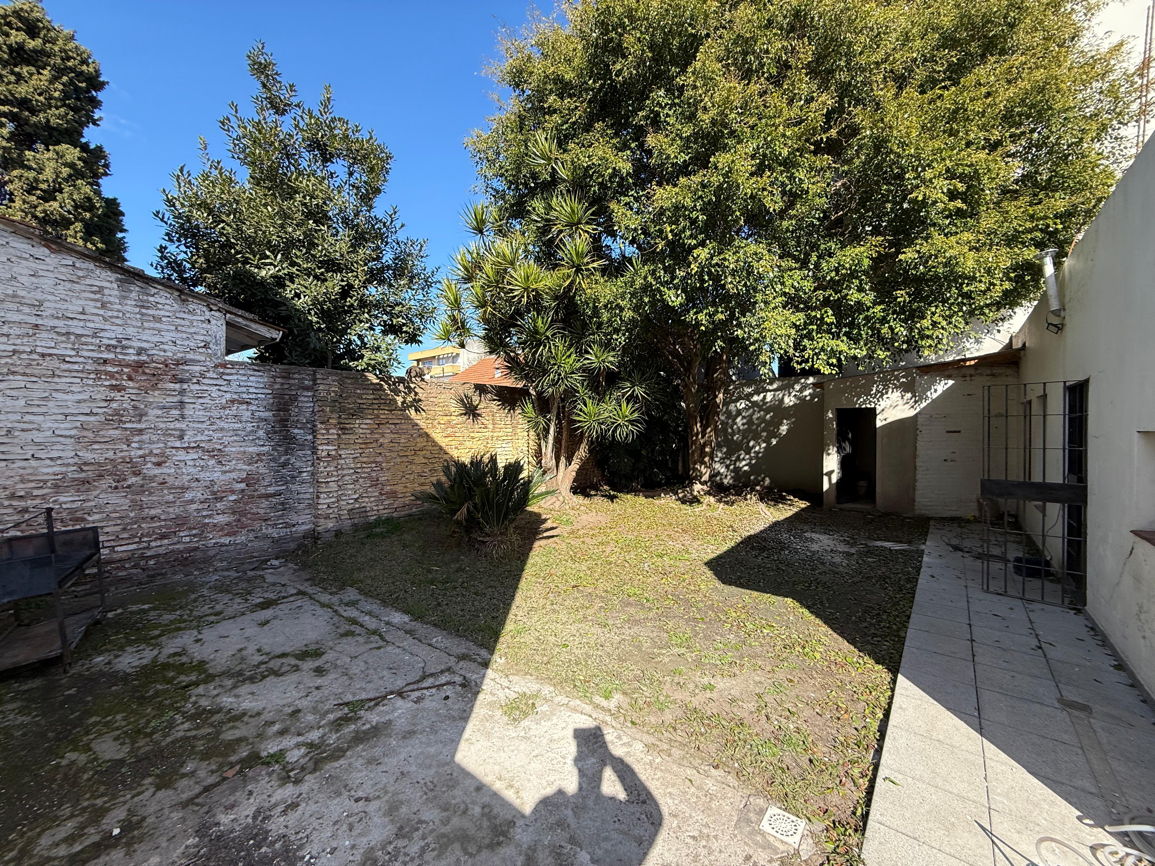 aparopropiedades - Casa para uso Profesional Exclusivo