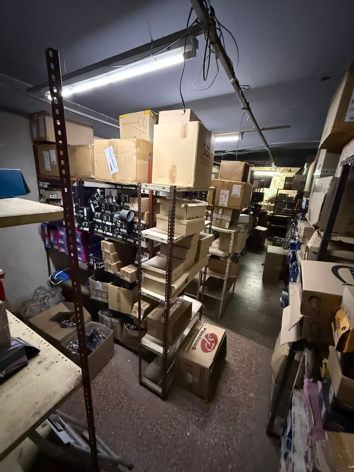 aparopropiedades - Local comercial sobre Rivadavia