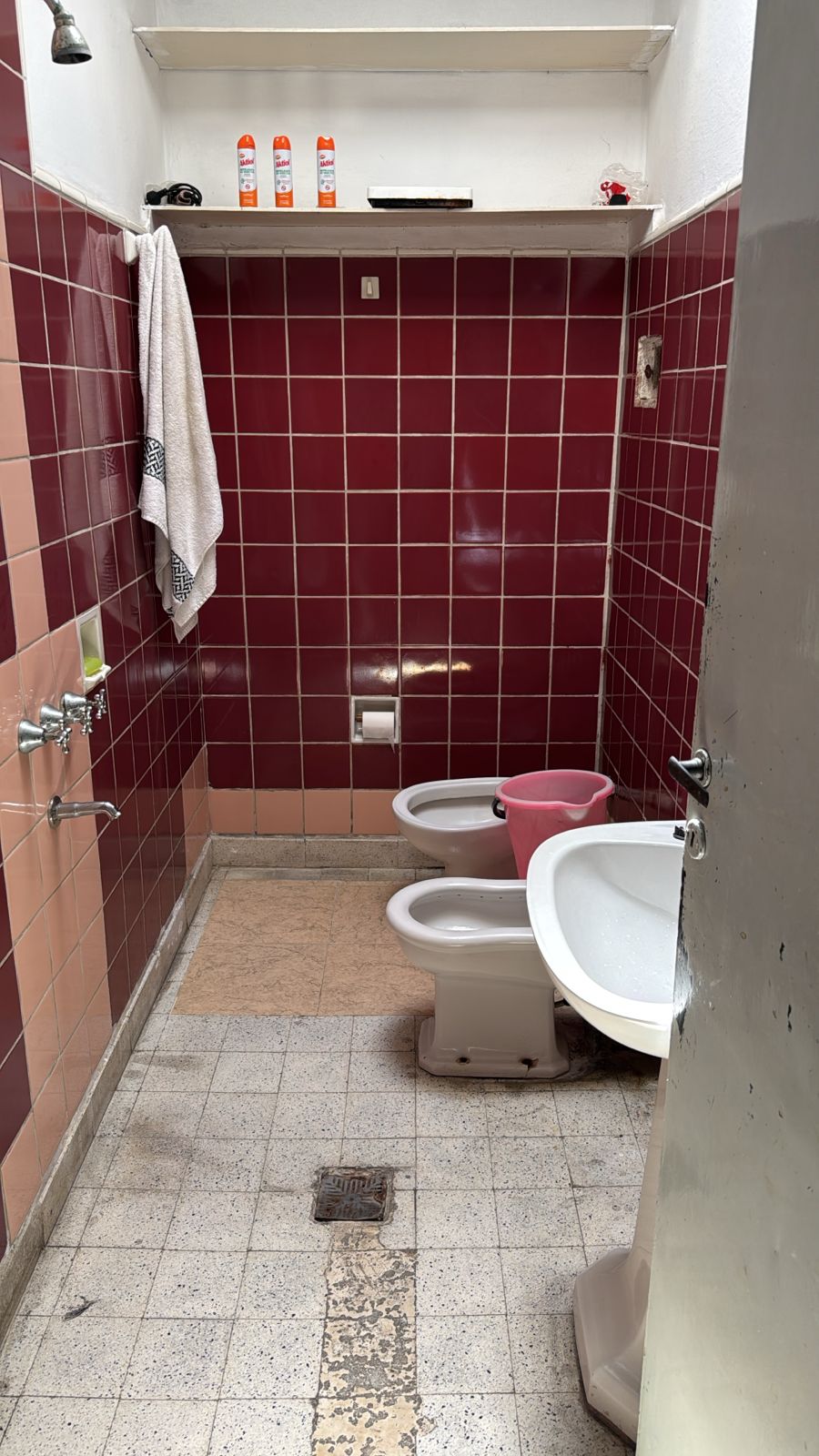 aparopropiedades - Casa con fondo en Quilmes Este a la venta