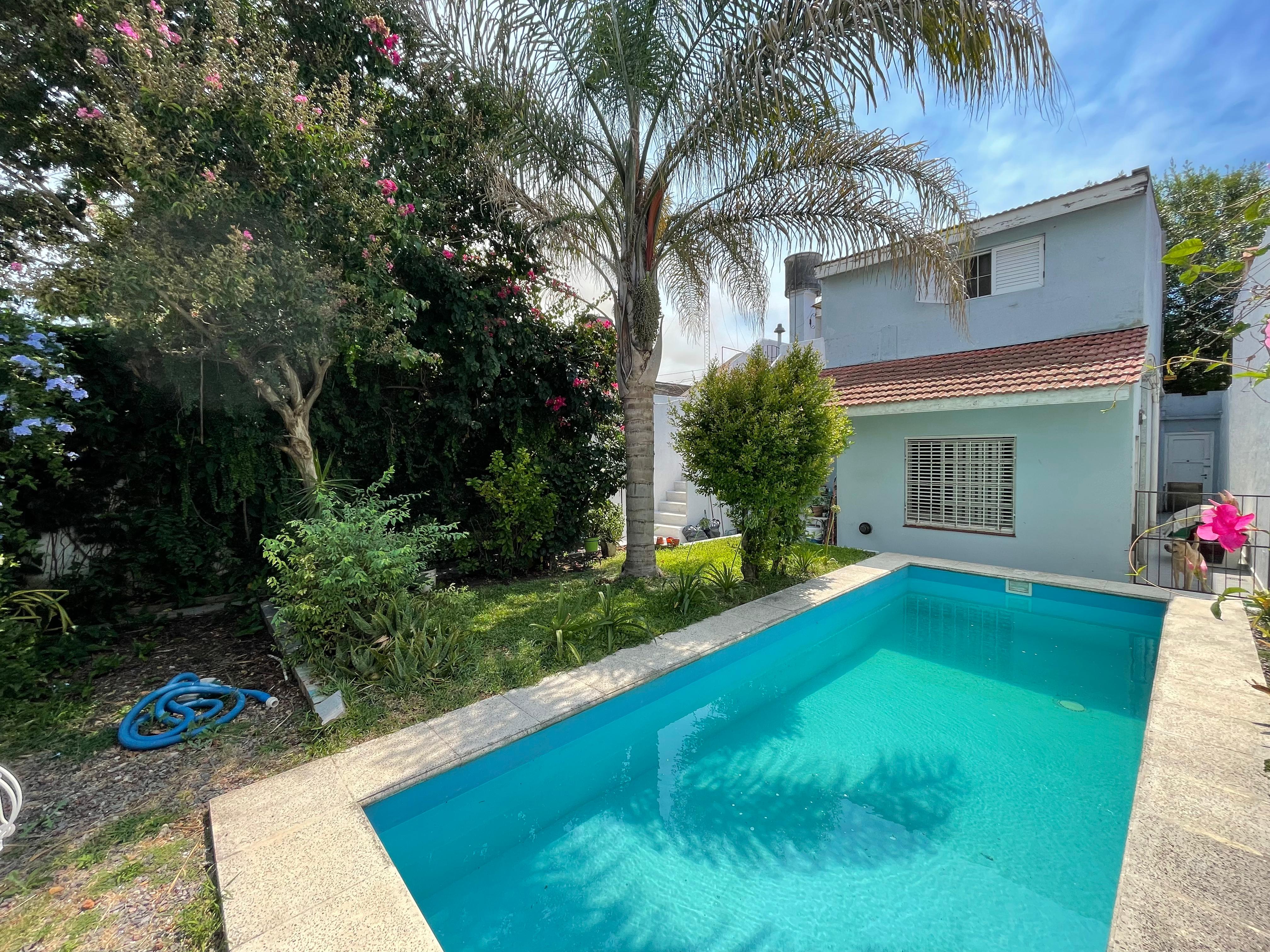 aparopropiedades - Casa en dos Plantas a la venta