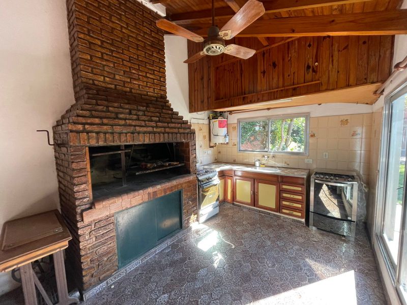 aparopropiedades - Chalet en dos Plantas a la venta
