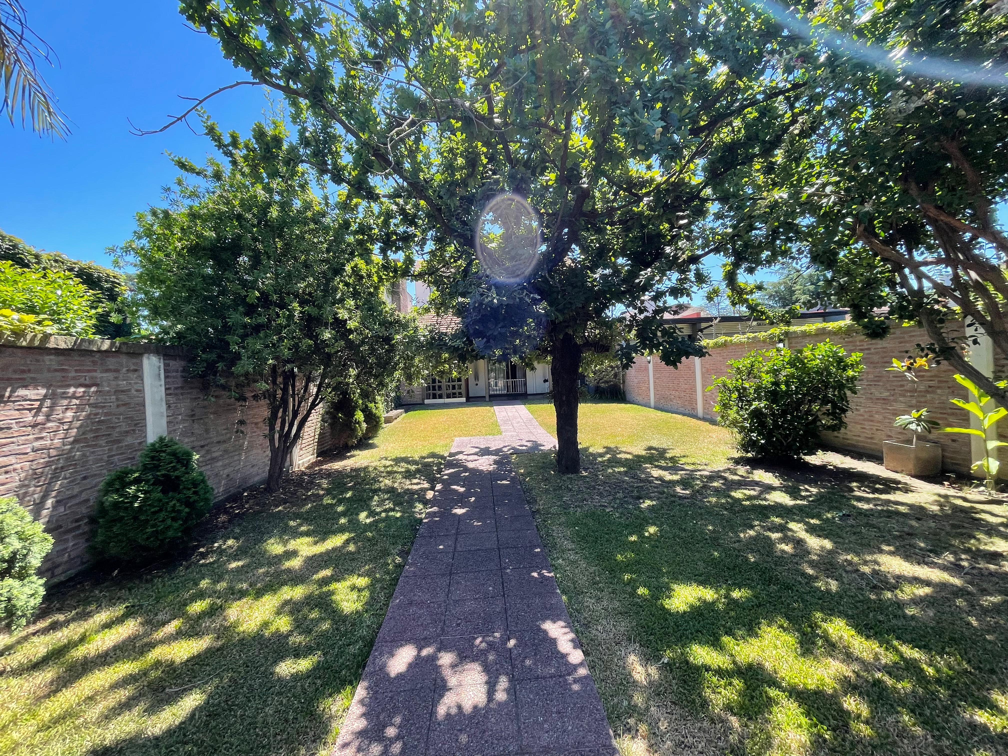 aparopropiedades - Chalet en el Barrio Los Cedros a la venta