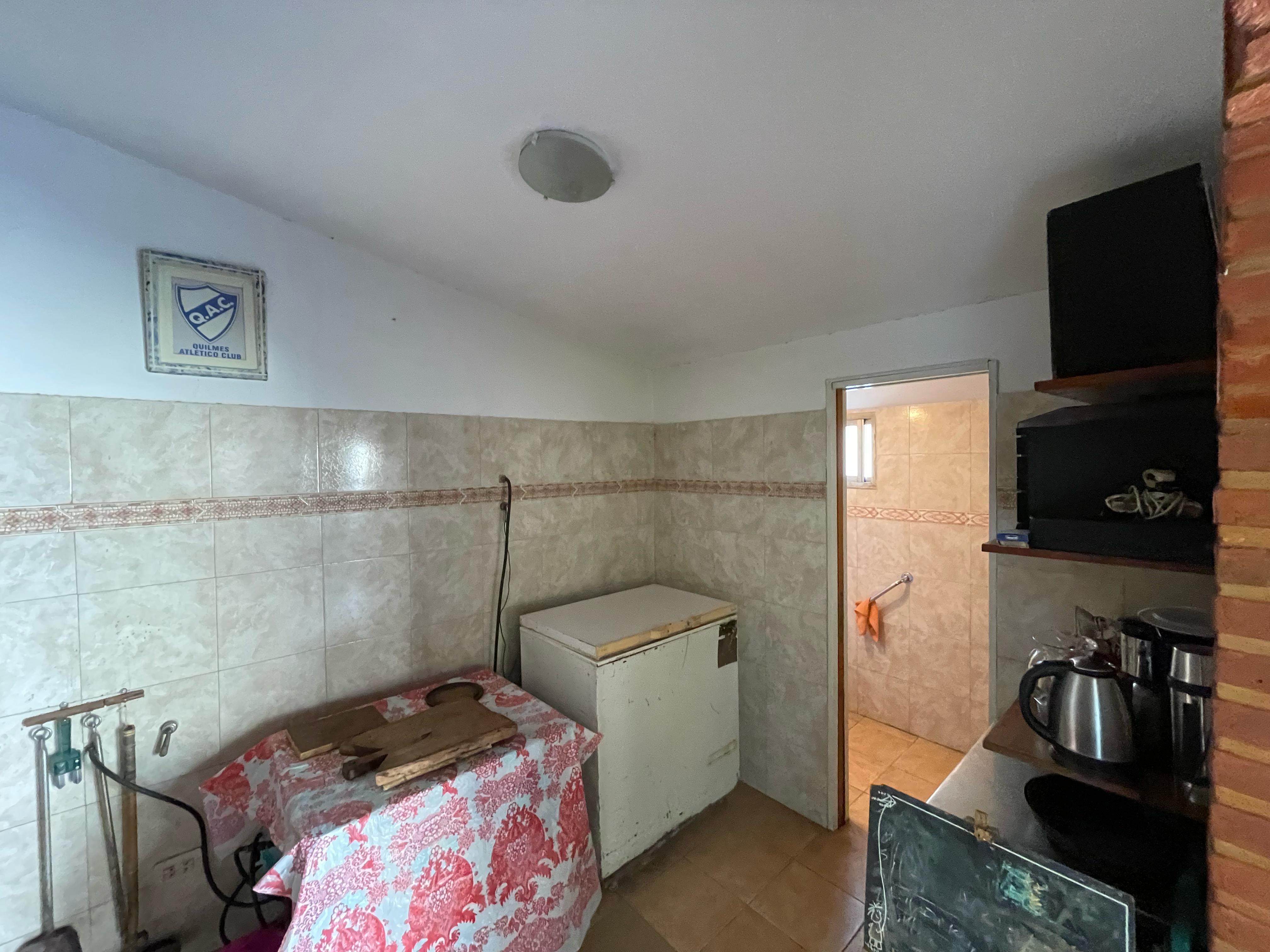 aparopropiedades - Chalet en Quilmes Oeste a la Venta