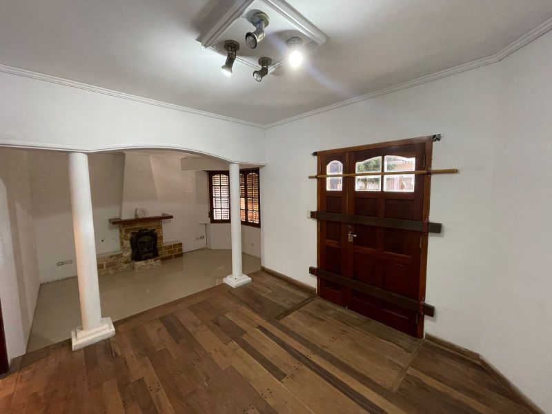 aparopropiedades - Chalet en dos Plantas a la venta
